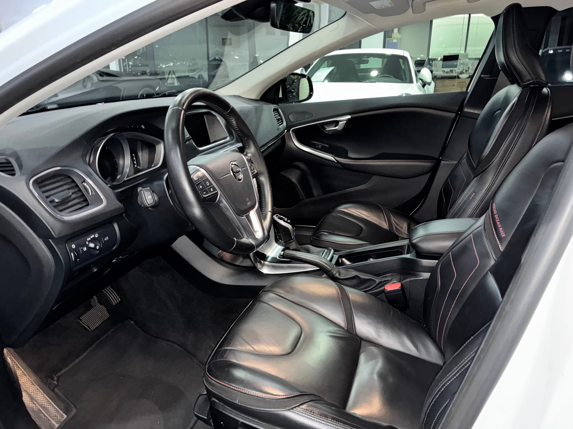 VOLVO V40 Cross Country D3 Ocean Race Geartronic-image-7
