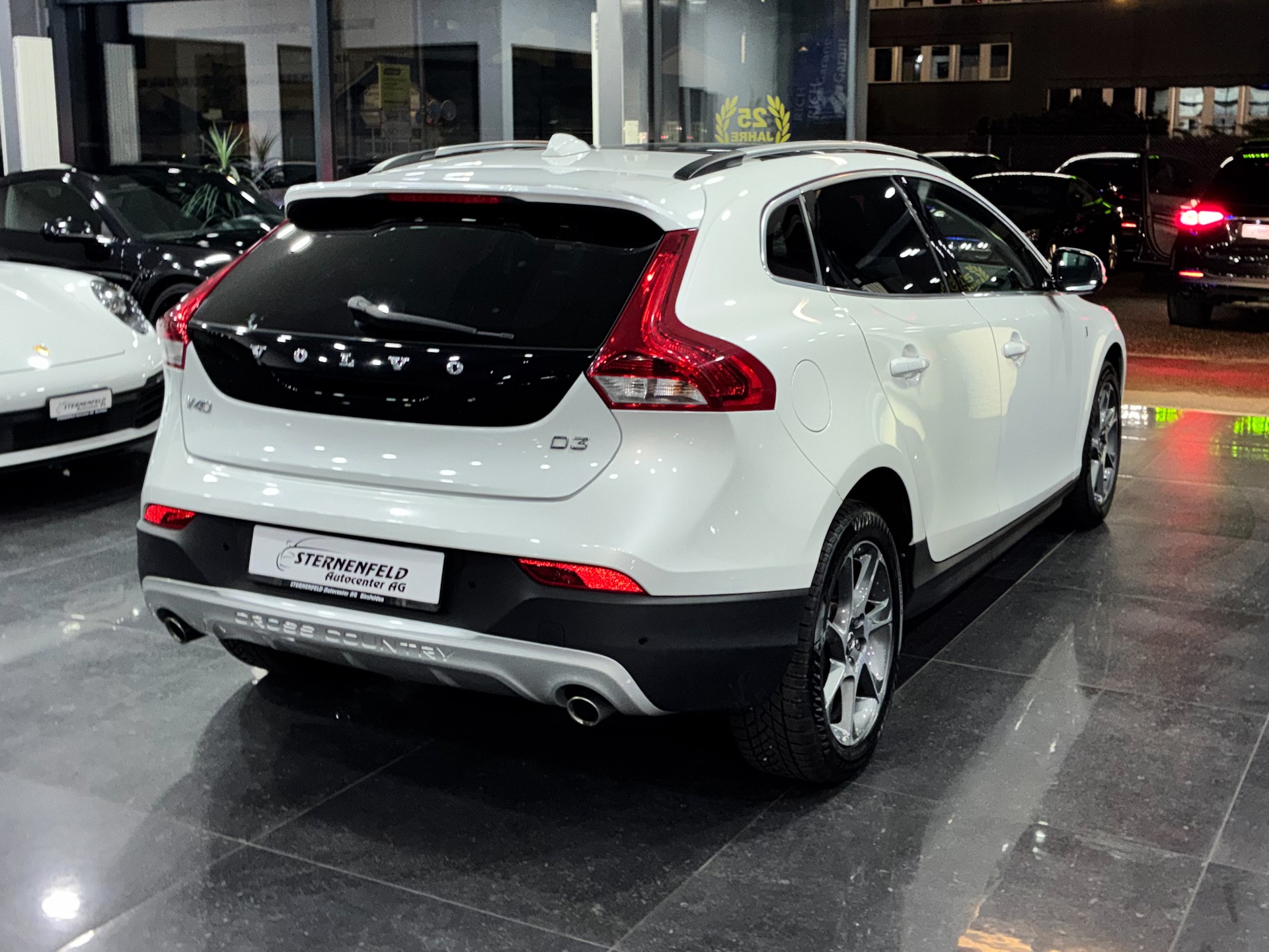 VOLVO V40 Cross Country D3 Ocean Race Geartronic-image-3