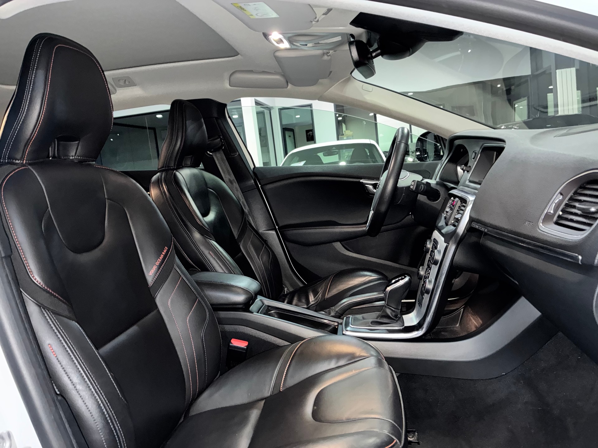 VOLVO V40 Cross Country D3 Ocean Race Geartronic-image-8