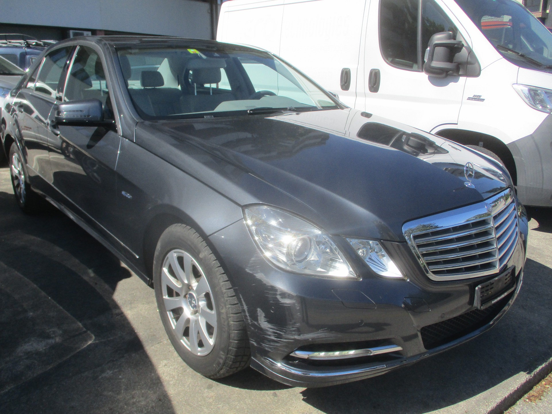MERCEDES-BENZ E 350 CGI BlueEfficiency Avantgarde 7G-Tronic-image-2