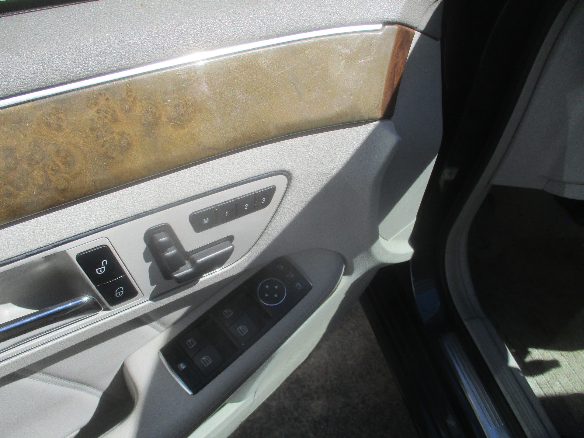 MERCEDES-BENZ E 350 CGI BlueEfficiency Avantgarde 7G-Tronic-image-8