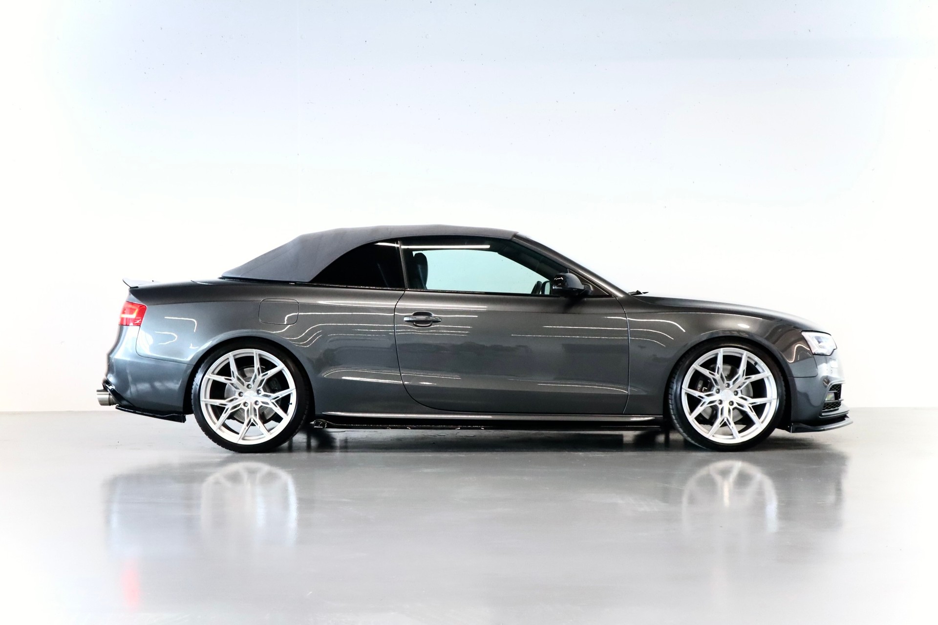 AUDI S5 Cabrio 3.0 TFSI QUATTRO | GRAIL AUSPUFF | AVERSUS FELGEN | BODYKIT | SPORTFAHRWERK-image-1