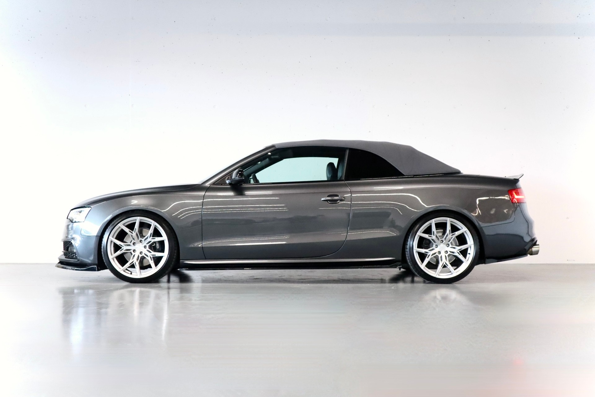 AUDI S5 Cabrio 3.0 TFSI QUATTRO | GRAIL AUSPUFF | AVERSUS FELGEN | BODYKIT | SPORTFAHRWERK-image-3