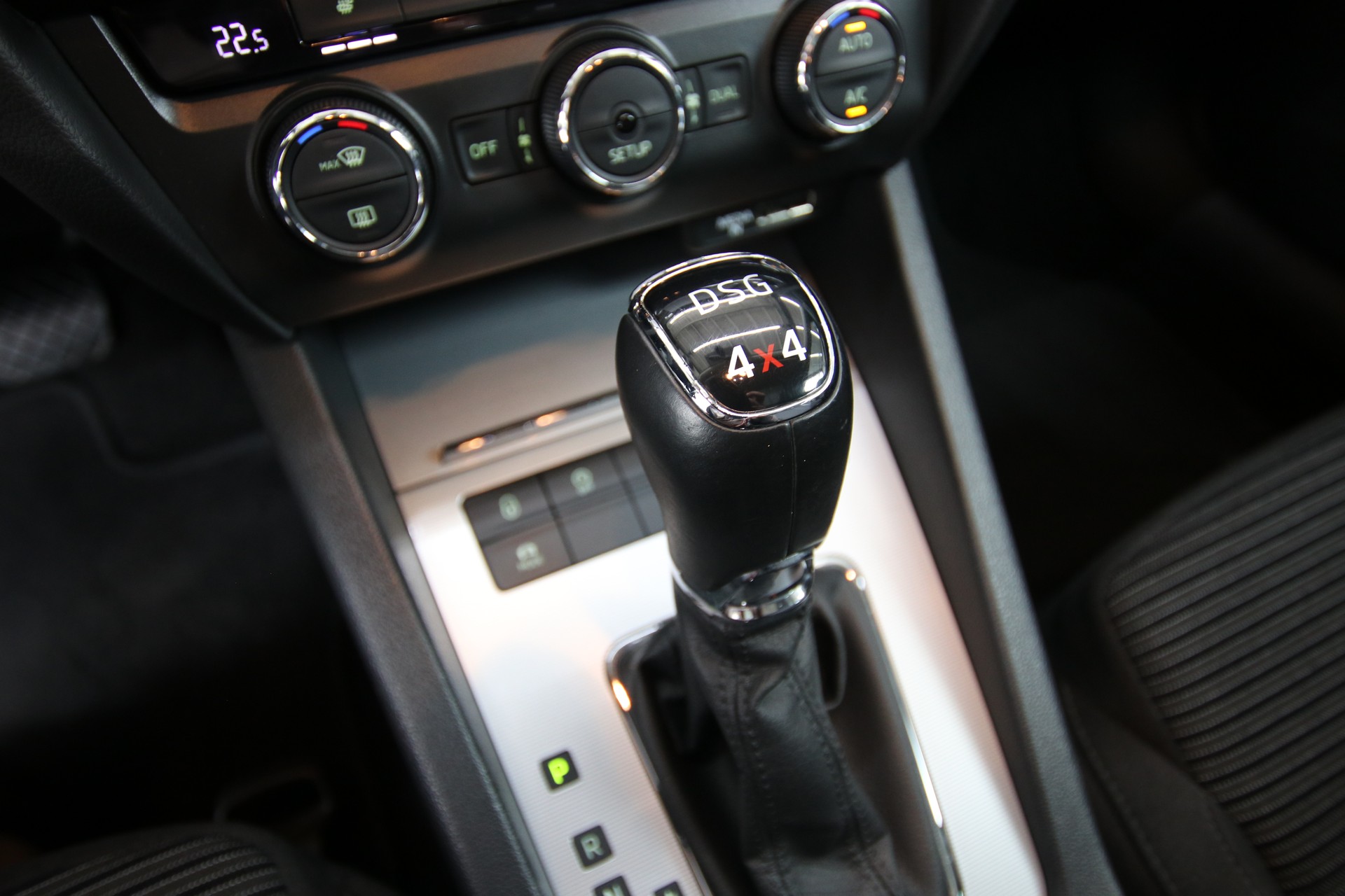 SKODA Octavia 1.8 TSI Elegance 4x4 DSG-image-21