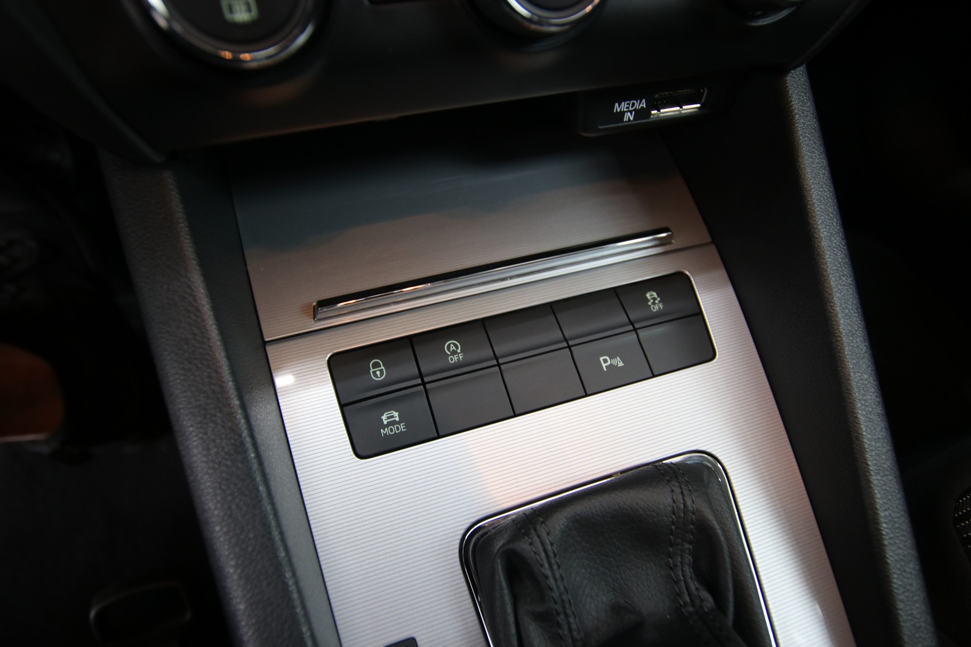 SKODA Octavia 1.8 TSI Elegance 4x4 DSG-image-20
