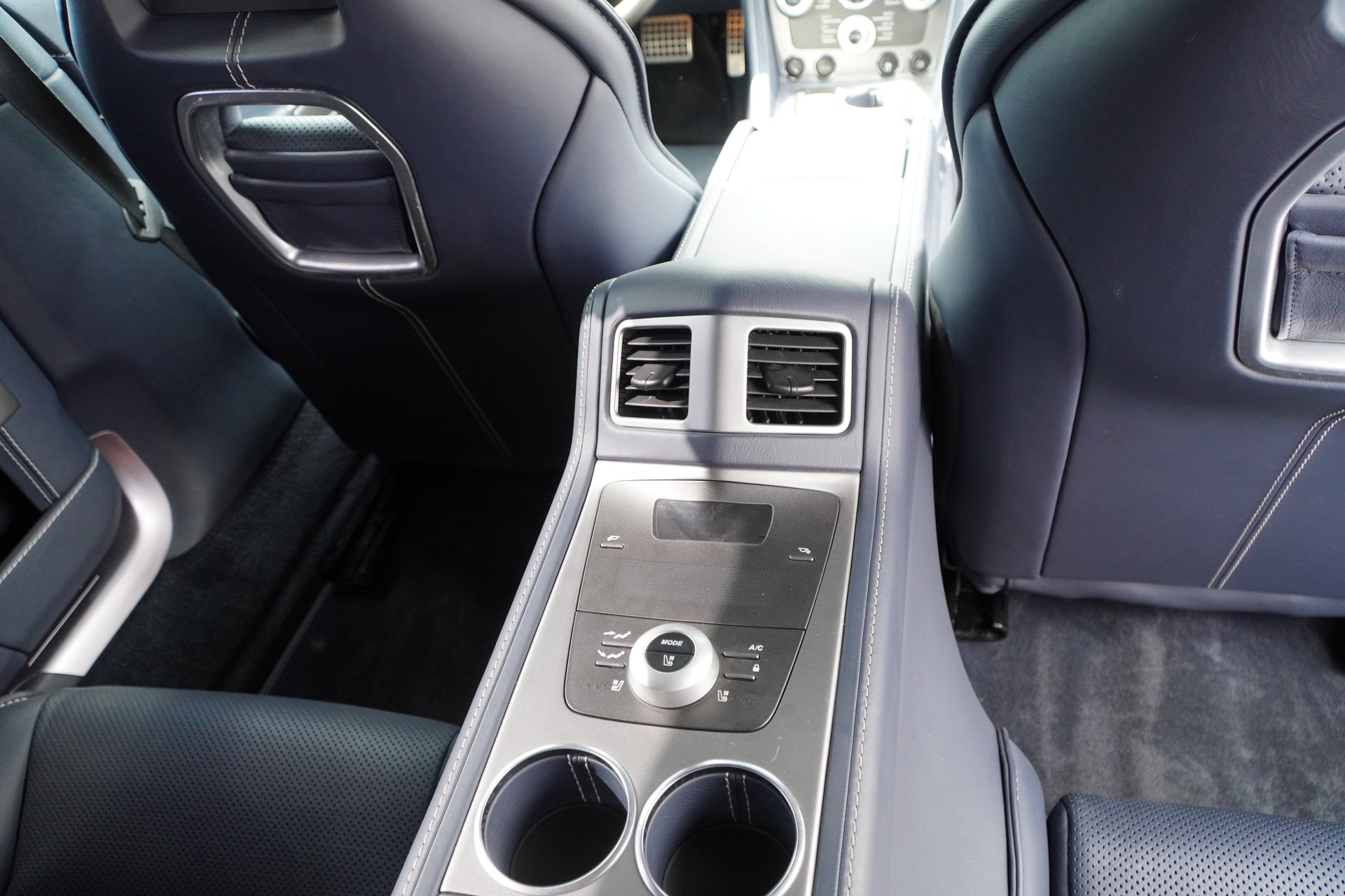 ASTON MARTIN Rapide 5.9 V12 Touchtronic 2-image-15