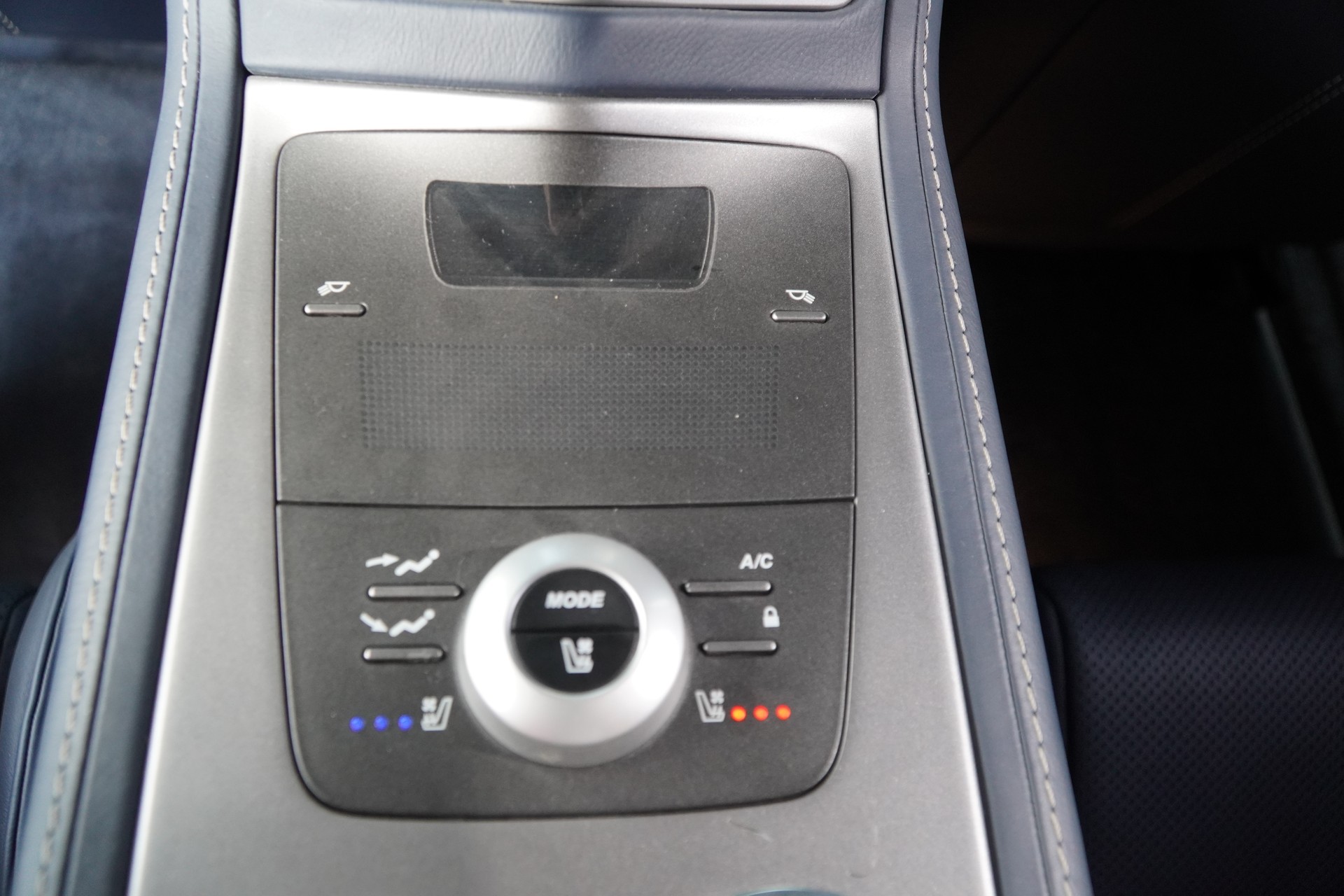 ASTON MARTIN Rapide 5.9 V12 Touchtronic 2-image-19