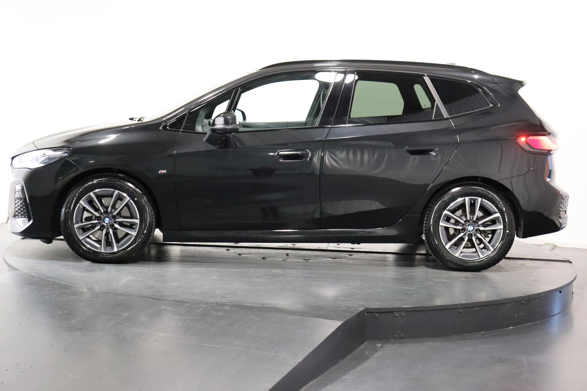 BMW 223d xDrive paddles Active Tourer-image-1