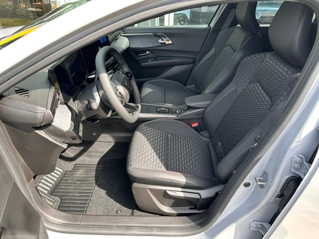 RENAULT Clio 1.8 E-Tech Techno-image-12