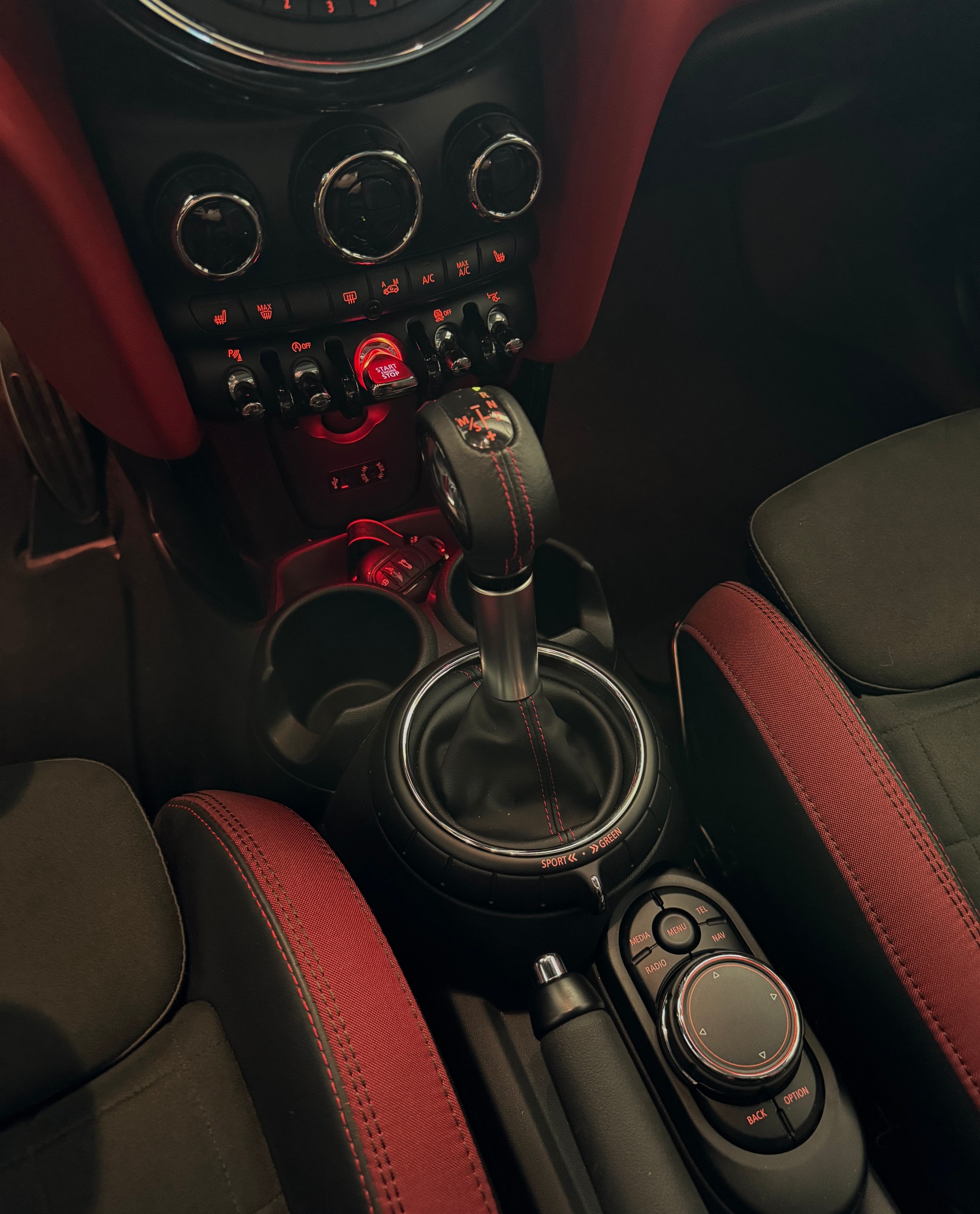 MINI Cooper John Cooper Works Steptronic-image-9