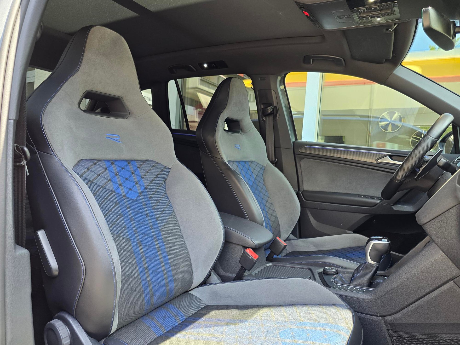 VW Tiguan 2.0TSI R 4Motion DSG-image-7