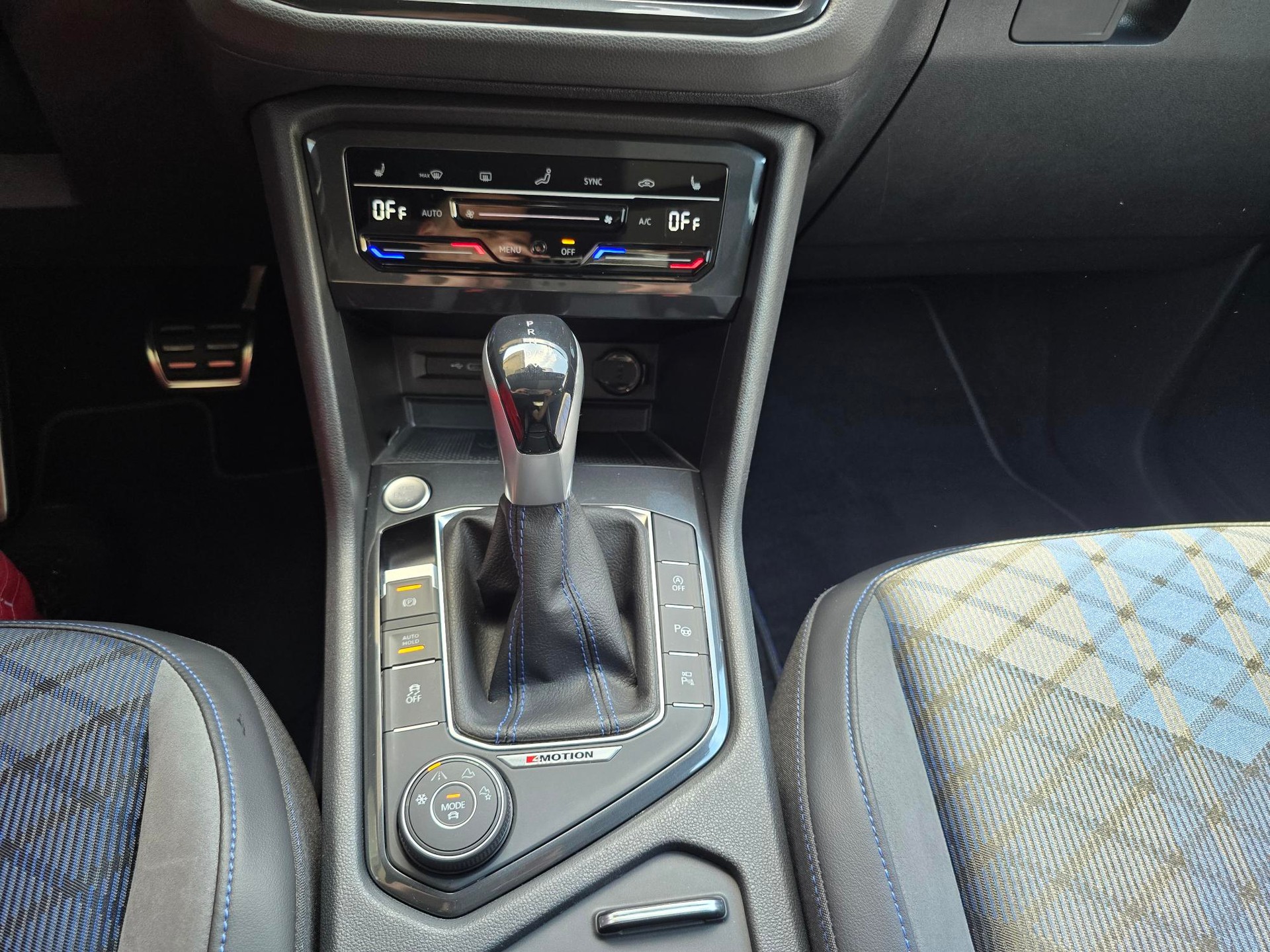 VW Tiguan 2.0TSI R 4Motion DSG-image-13