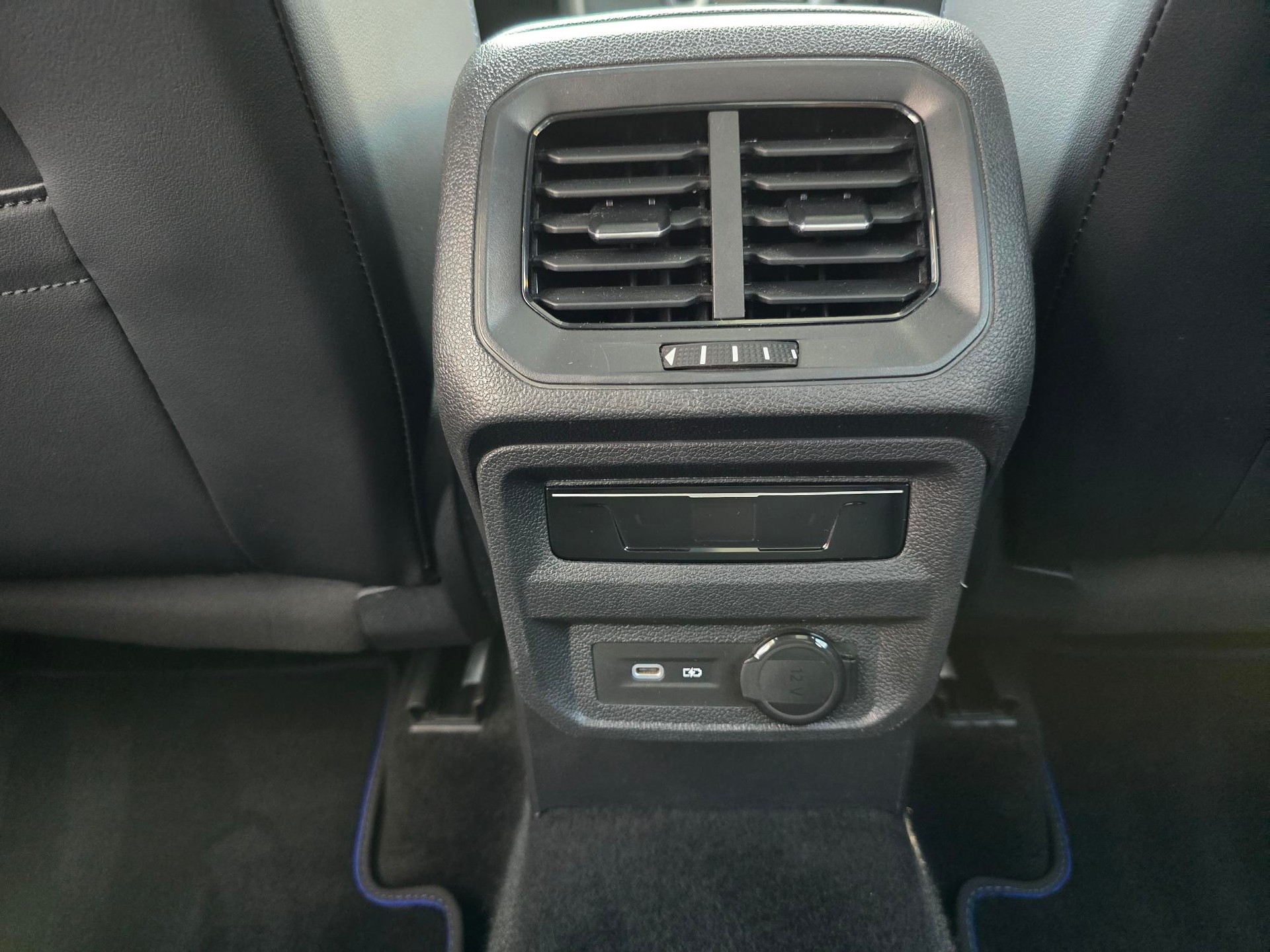 VW Tiguan 2.0TSI R 4Motion DSG-image-15