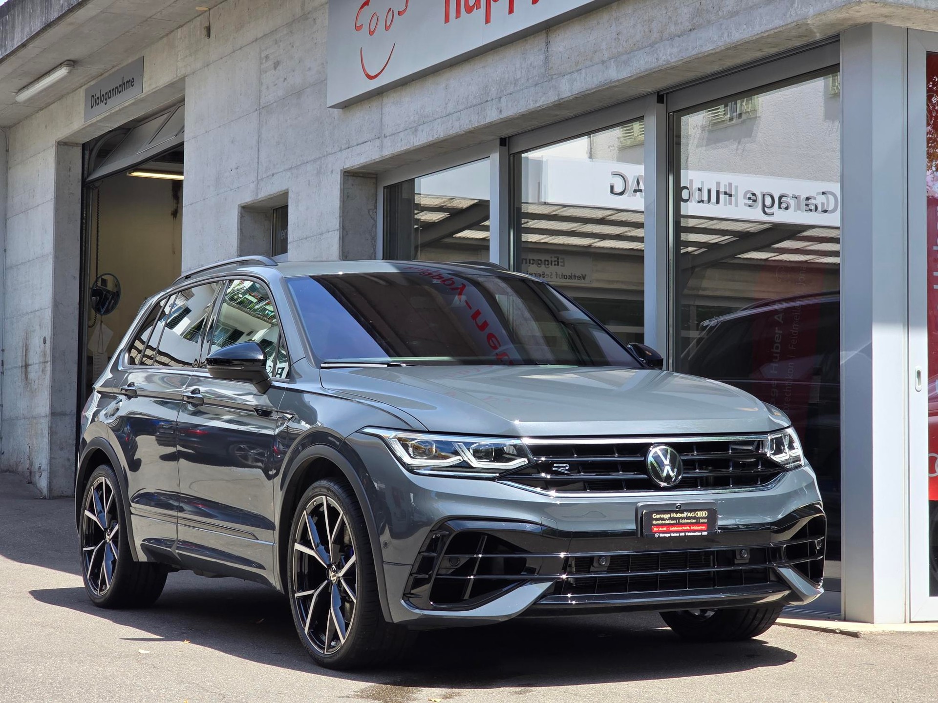 VW Tiguan 2.0TSI R 4Motion DSG-image-0