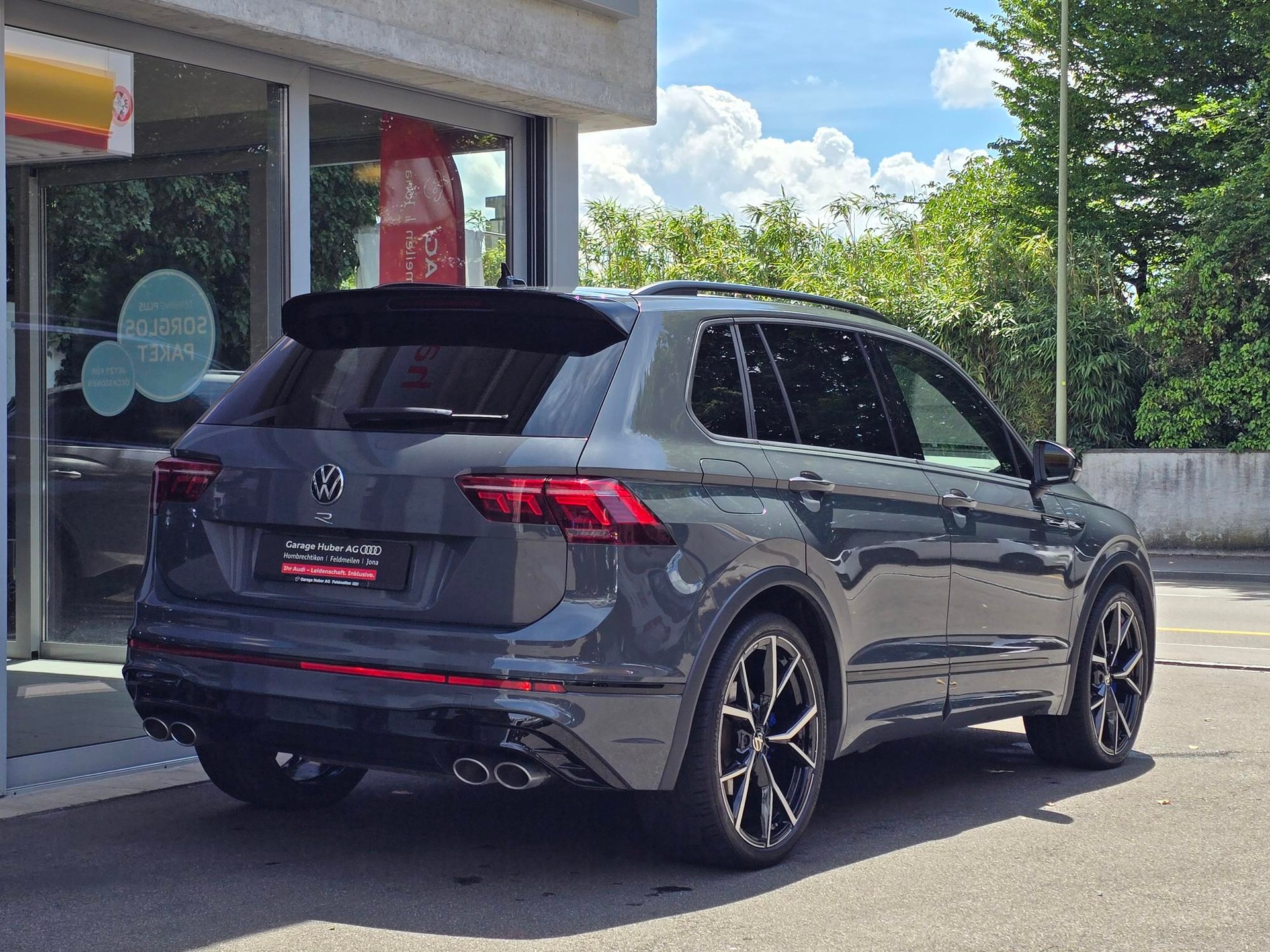 VW Tiguan 2.0TSI R 4Motion DSG-image-2