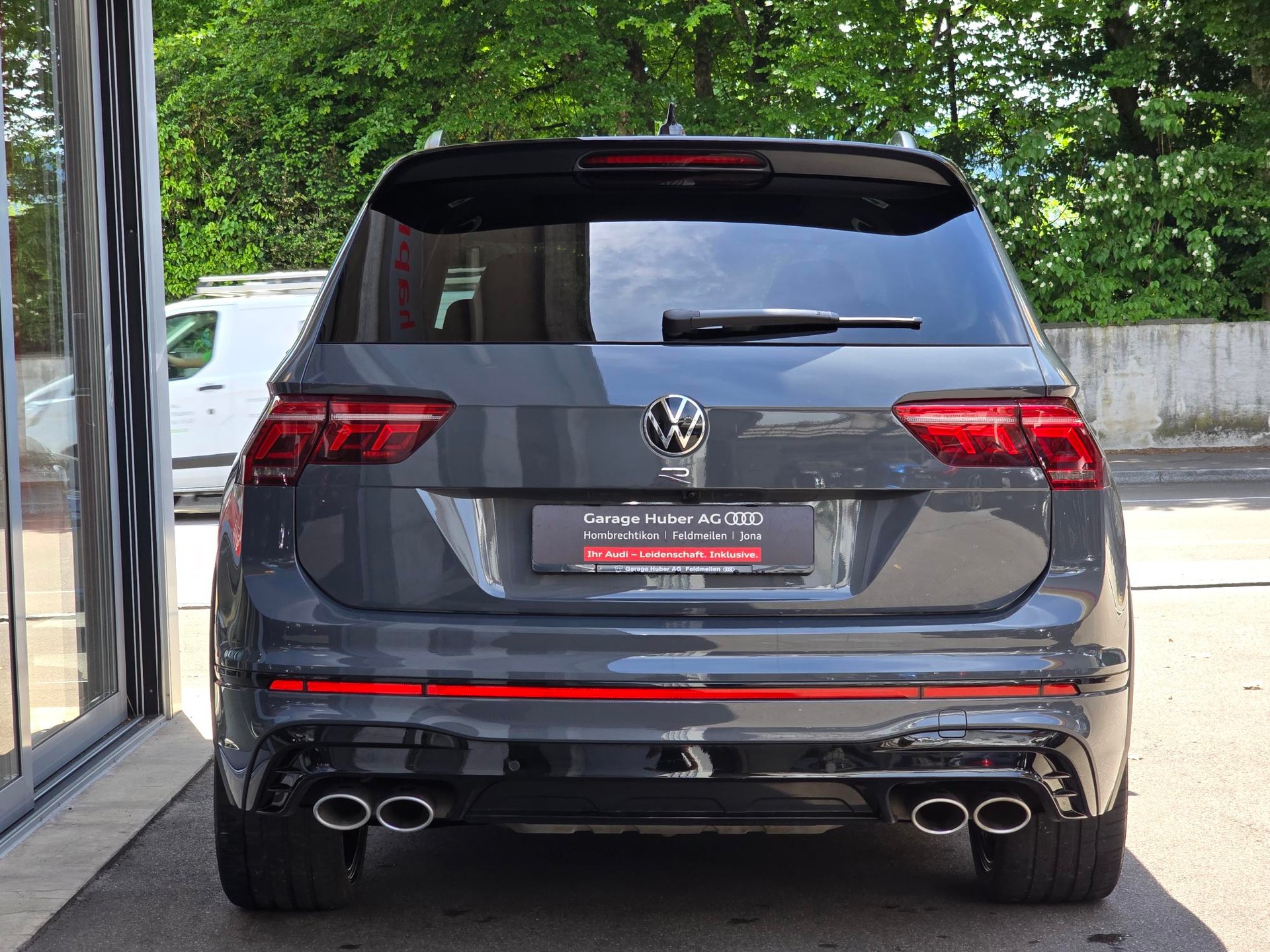 VW Tiguan 2.0TSI R 4Motion DSG-image-4