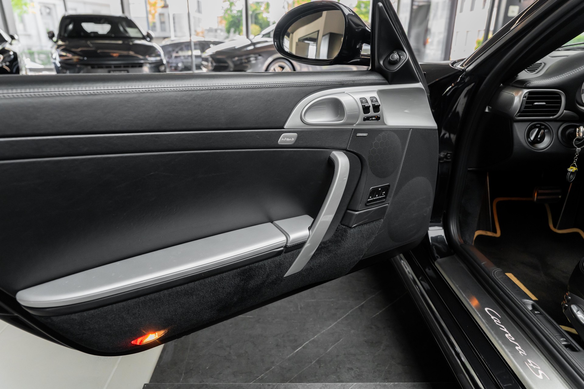 PORSCHE 911 Cabrio Carrera 4S PDK-image-19