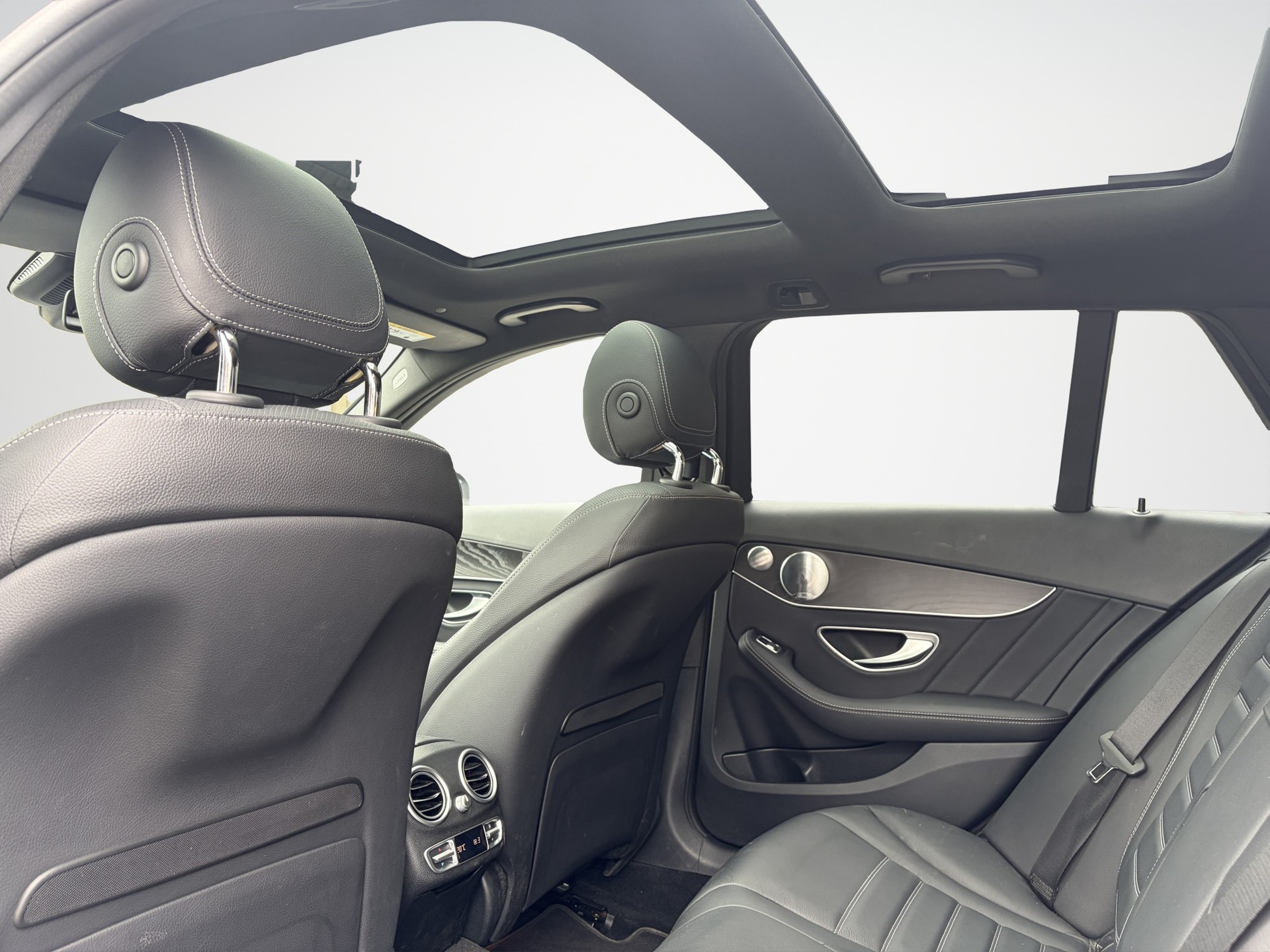 MERCEDES-BENZ C 400 AMG Line 4Matic 9G-Tronic-image-16