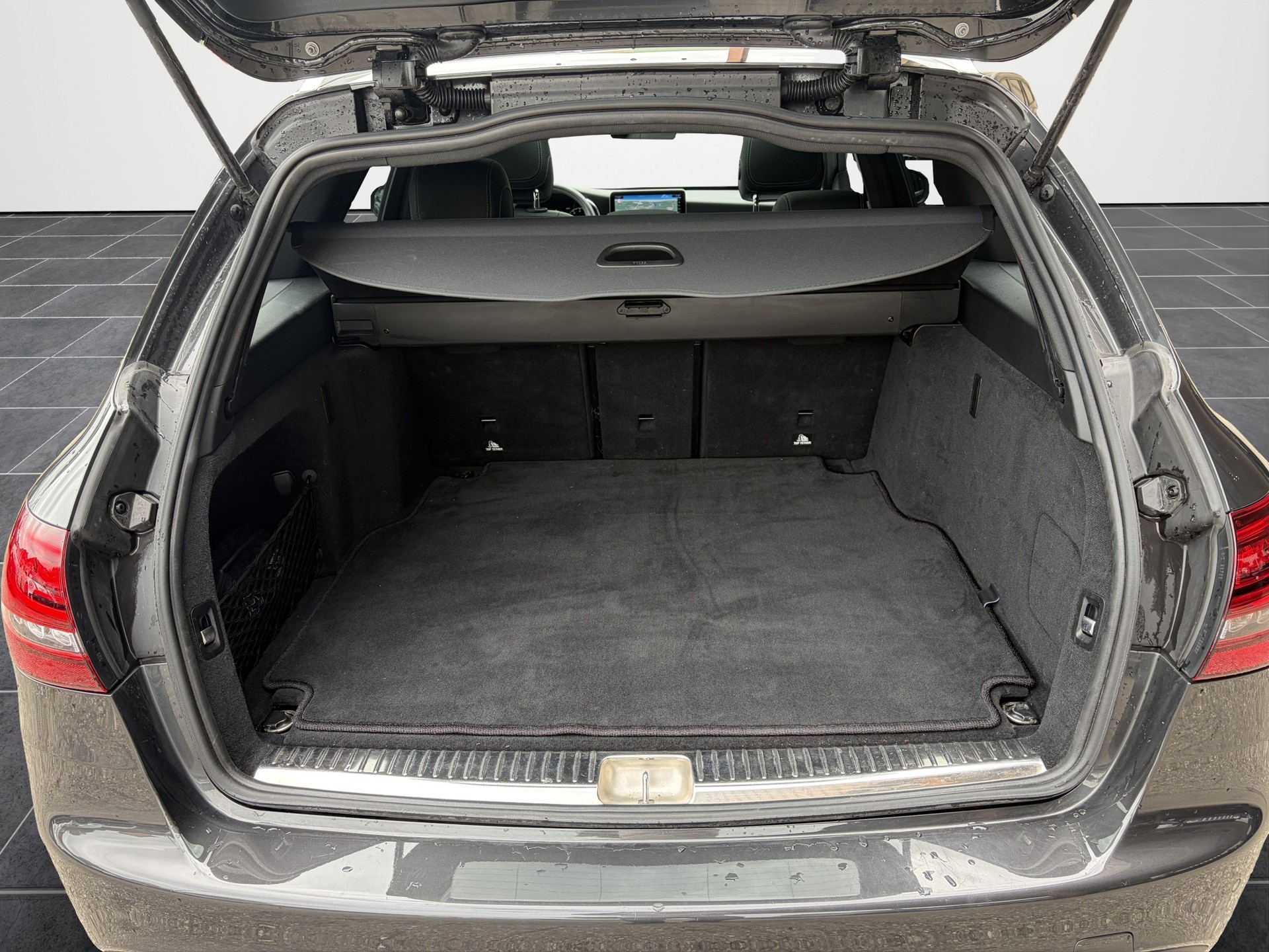 MERCEDES-BENZ C 400 AMG Line 4Matic 9G-Tronic-image-17