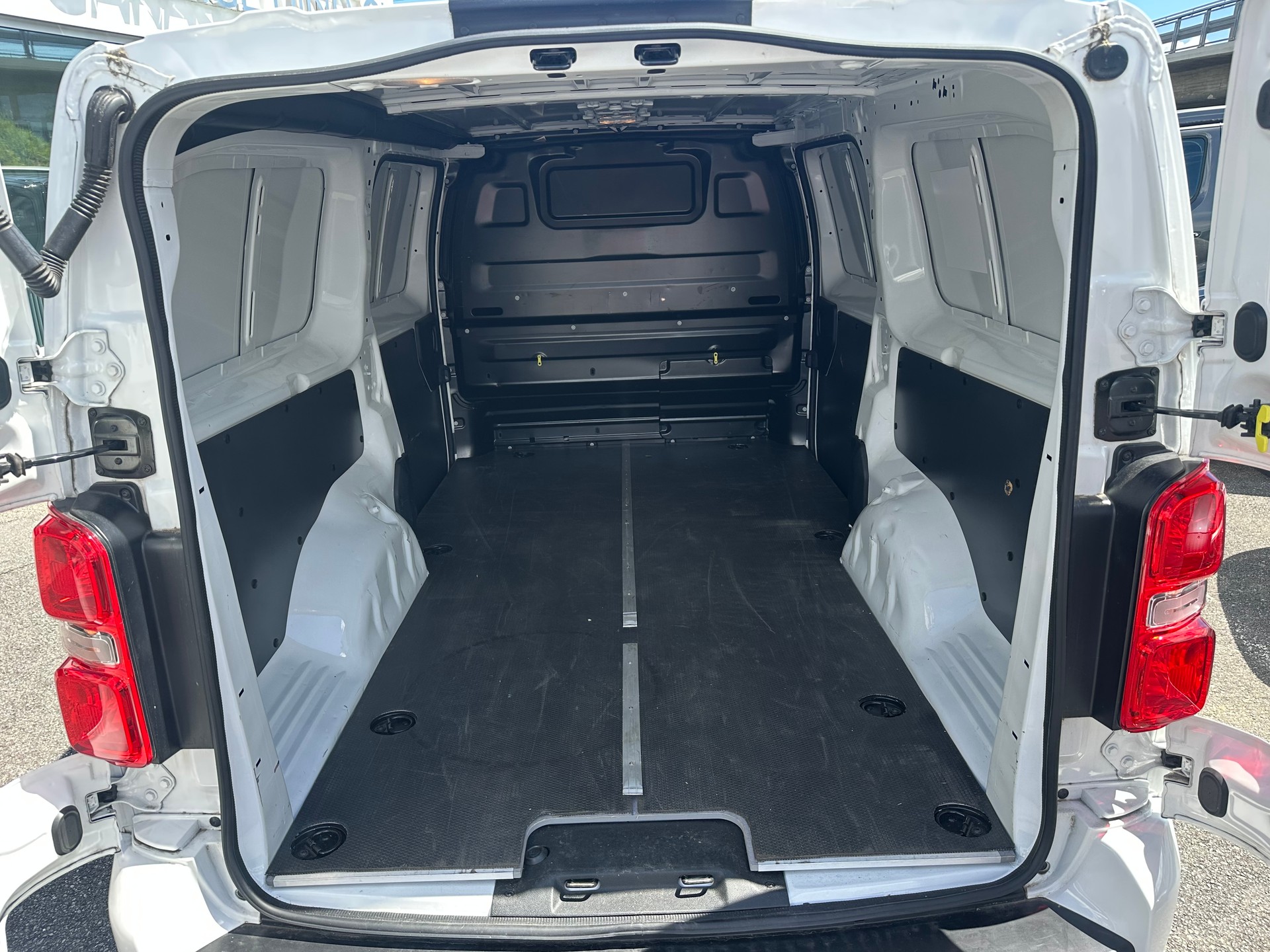 CITROEN e-Jumpy XL Club 75kWh-image-5