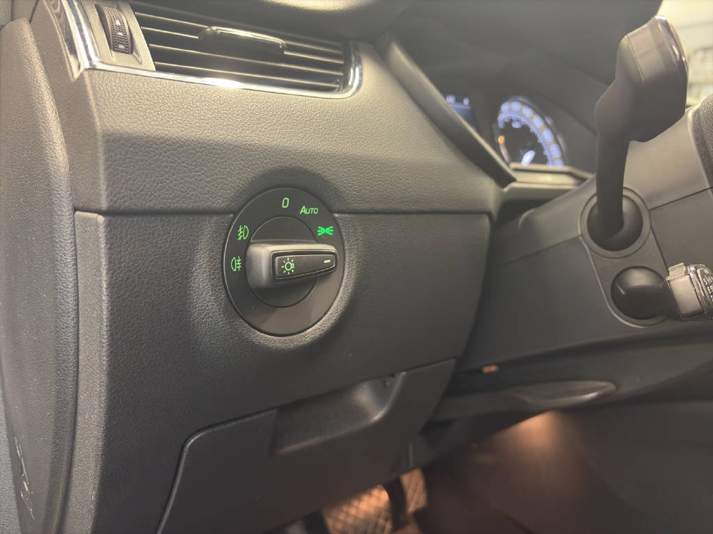 SKODA Octavia Combi 2.0 TSI Soleil 4x4 DSG-image-9