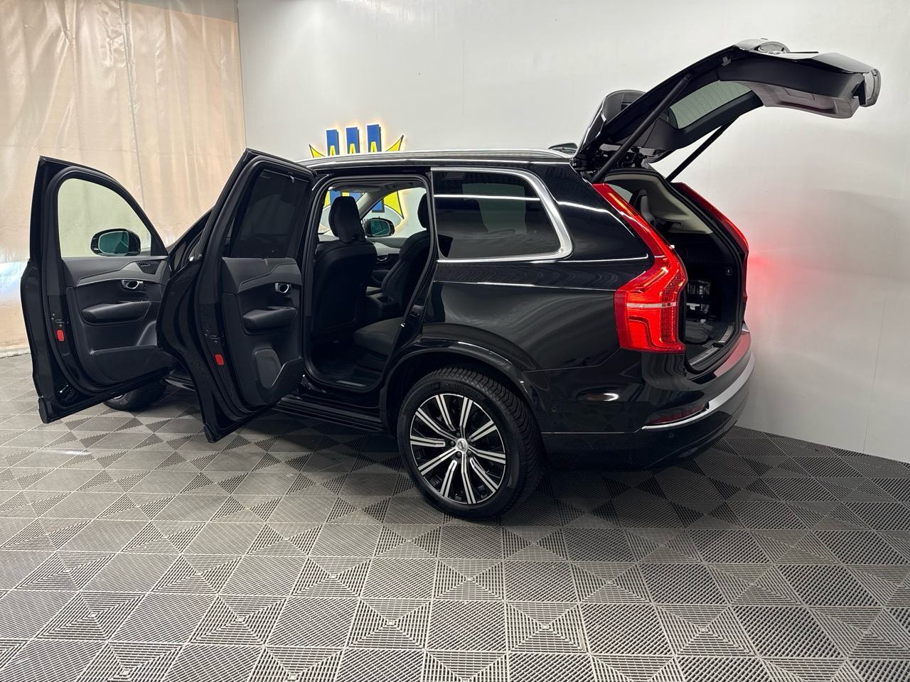 VOLVO XC90 B5 Diesel Mild Hybrid AWD Plus Bright Geartronic-image-16
