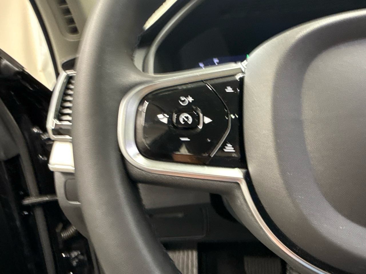 VOLVO XC90 B5 Diesel Mild Hybrid AWD Plus Bright Geartronic-image-8