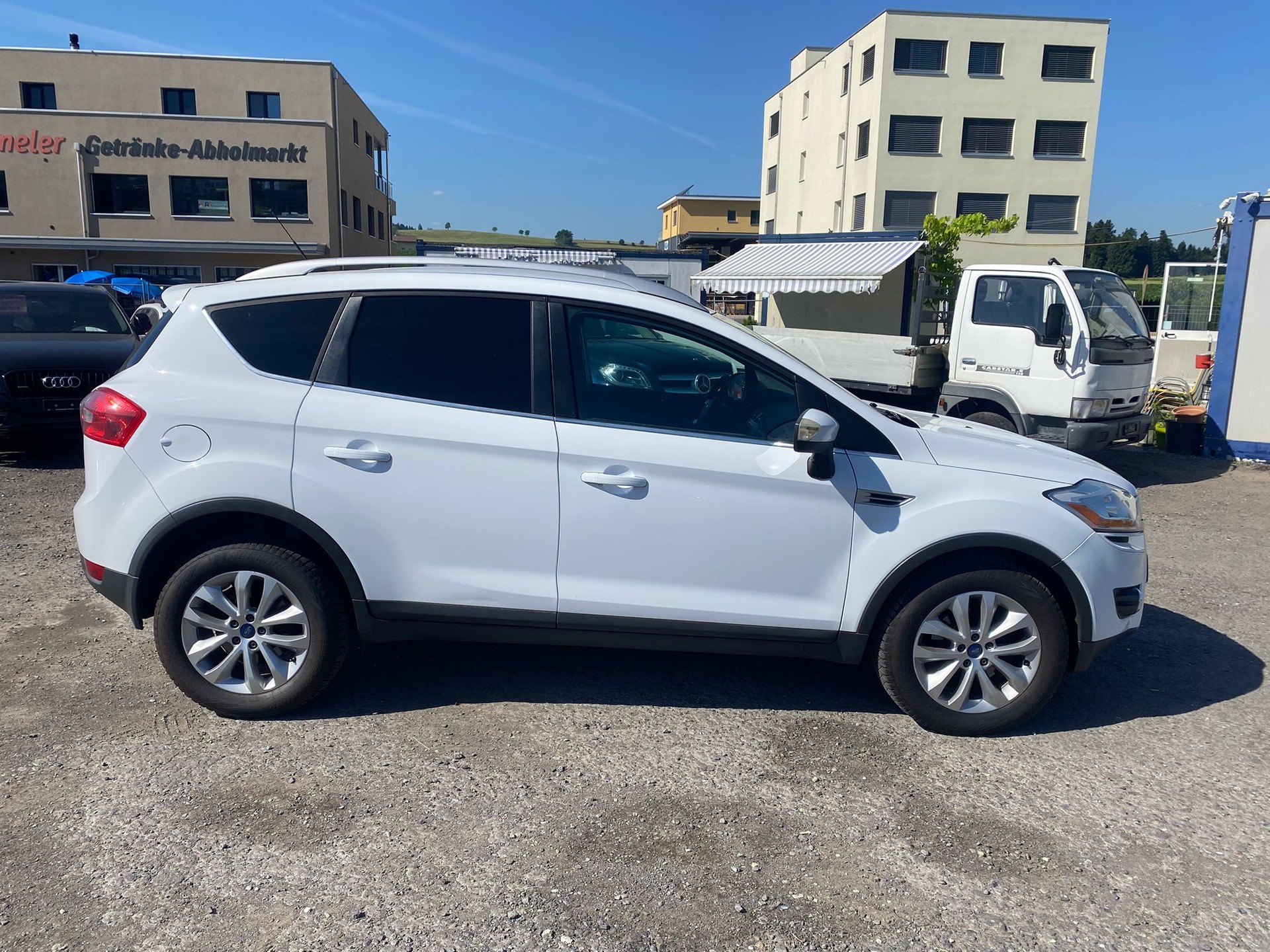 FORD Kuga 2.5 Turbo Titanium 4WD-image-4