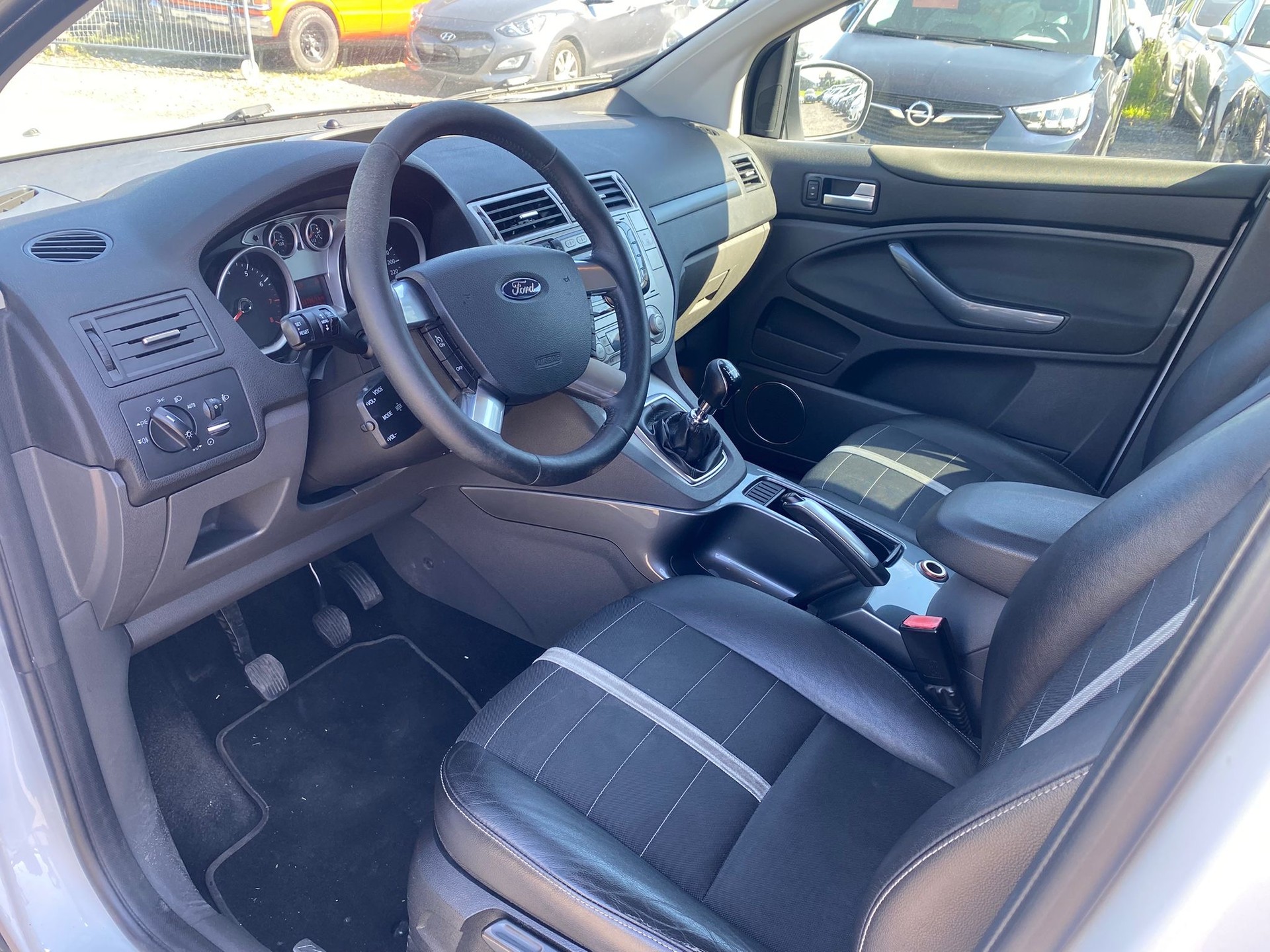 FORD Kuga 2.5 Turbo Titanium 4WD-image-10