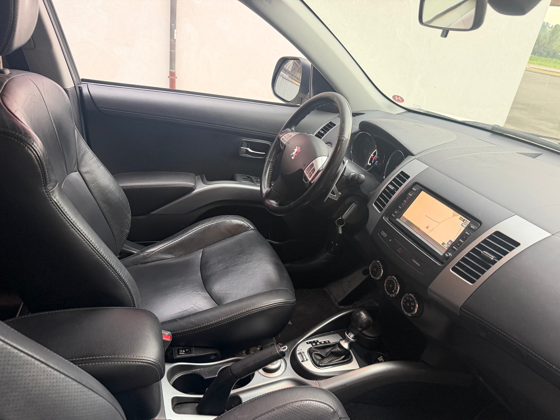 PEUGEOT 4007 2.2 HDi Platinum Edition DCS6-image-4