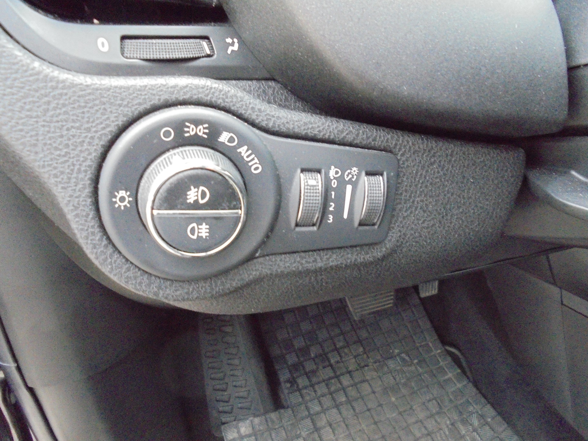 FIAT 500X 1.4T Cross 4x4 Automatic-image-13