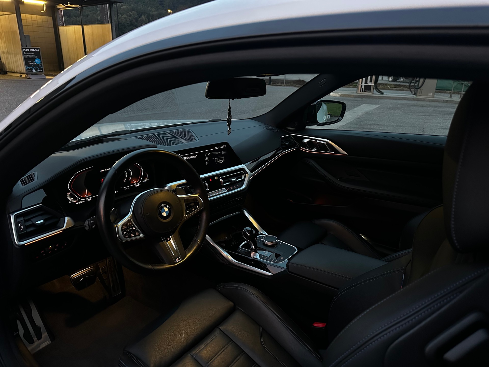 BMW M440i xDrive-image-4