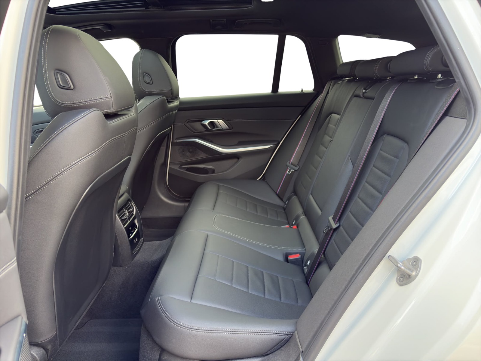 BMW M340i xDrive 48V Touring LCI2 Steptronic M Sport Pro-image-16
