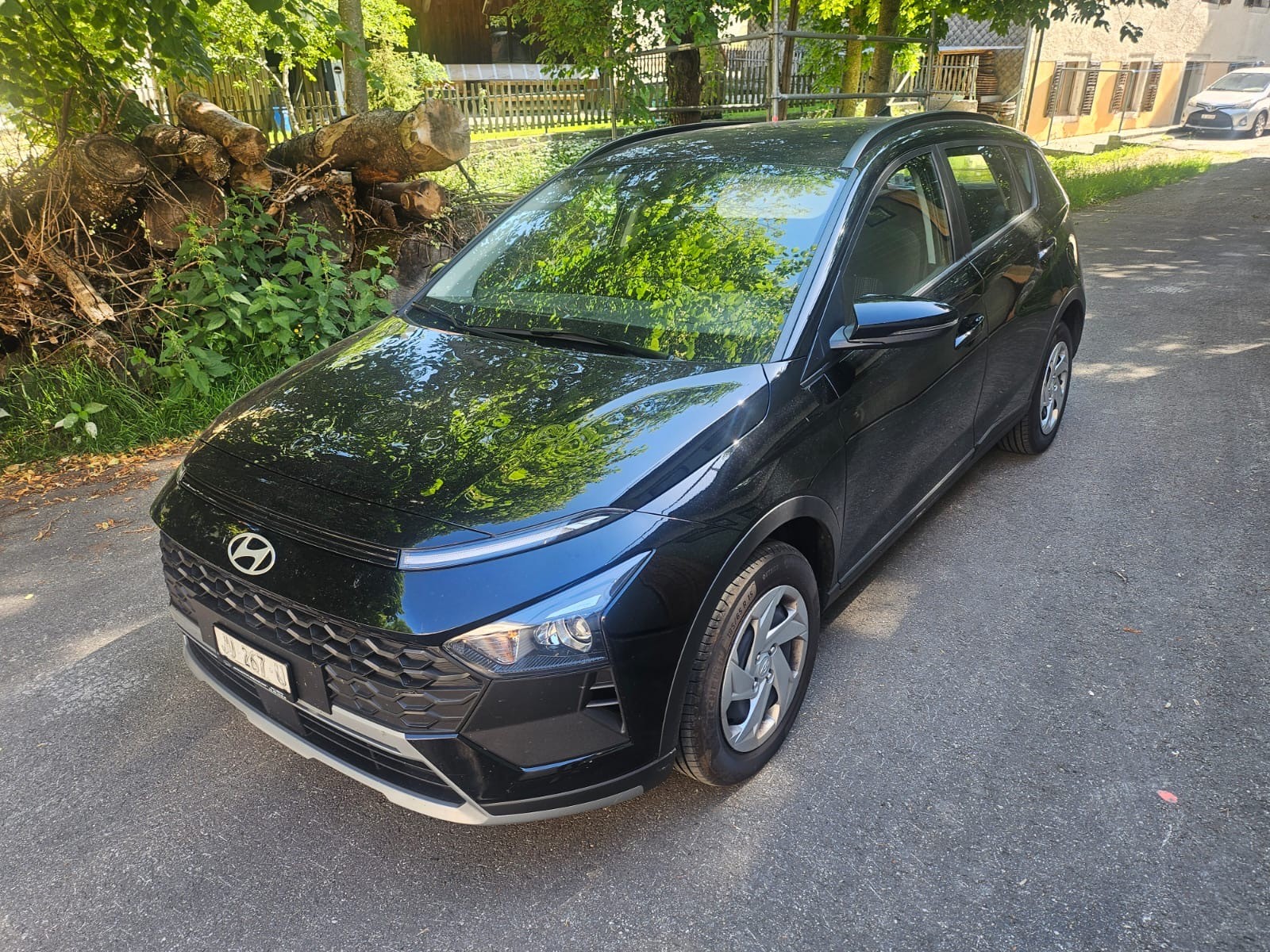 HYUNDAI 03. 11. 2025 !! BAYON 1.0 T-GDi CH WAGEN . MIT HAGELSCHADEN. MIT WERKS GARANTIE. NUR 11`900 KM. SAUBER GEPFLEGT 15`900.- !!-showroom-element-1