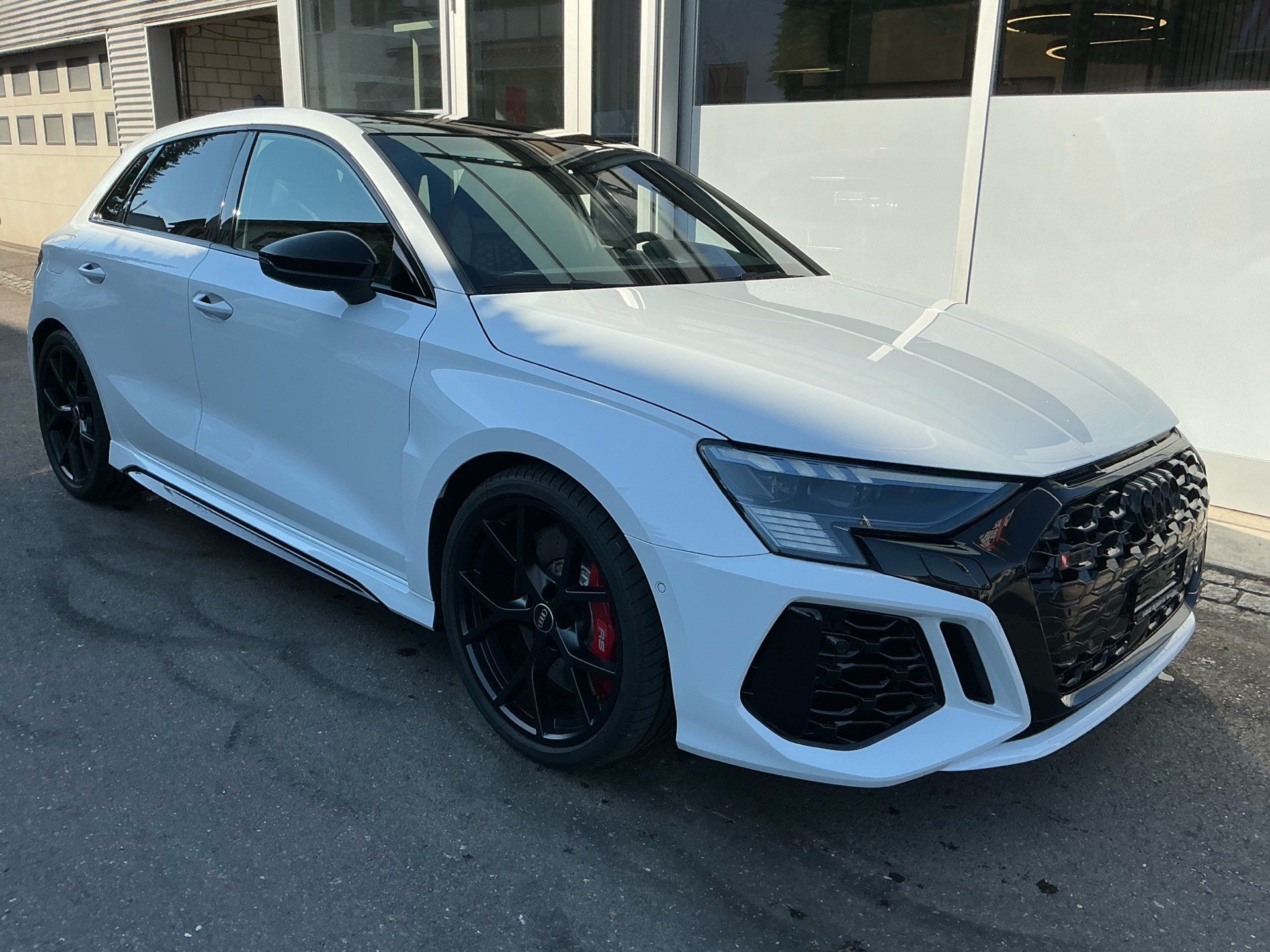 AUDI RS3 SPORTBACK 2.5 400 PS TFSI QUATTRO *** ABSOLUTE TOP AUSSTATTUNG & PANORAMAGLASDACH ***-showroom-element-2