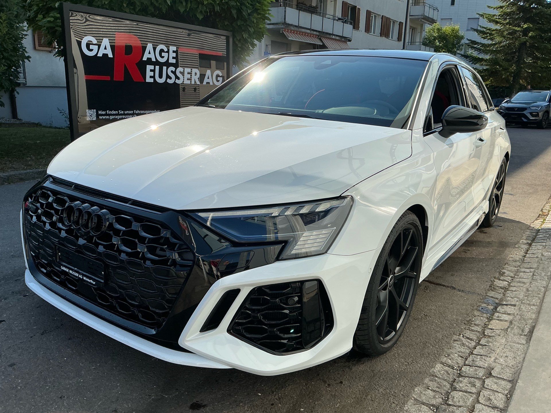 Car photo