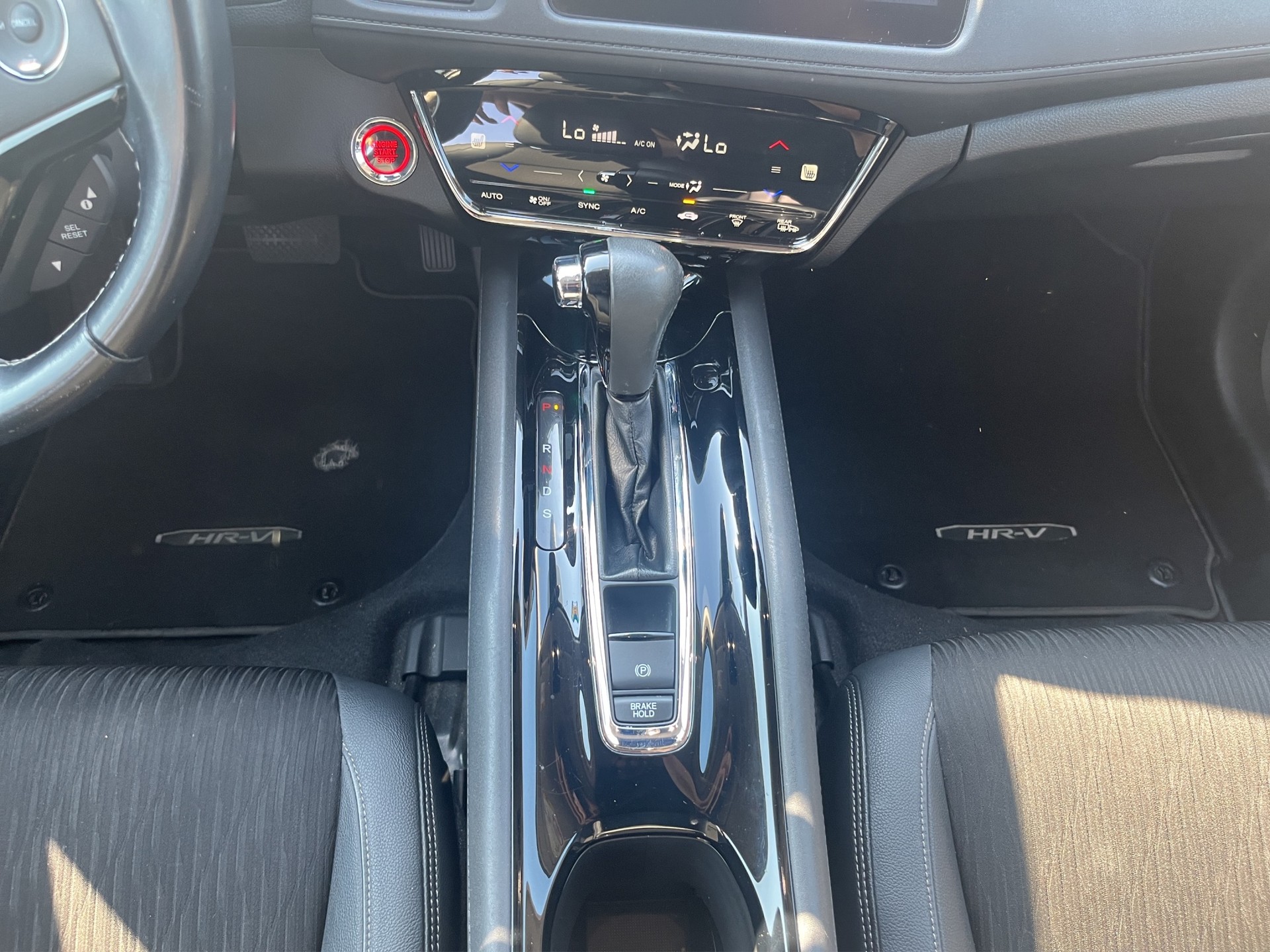 HONDA HR-V 1.5i-VTEC Executive-image-13