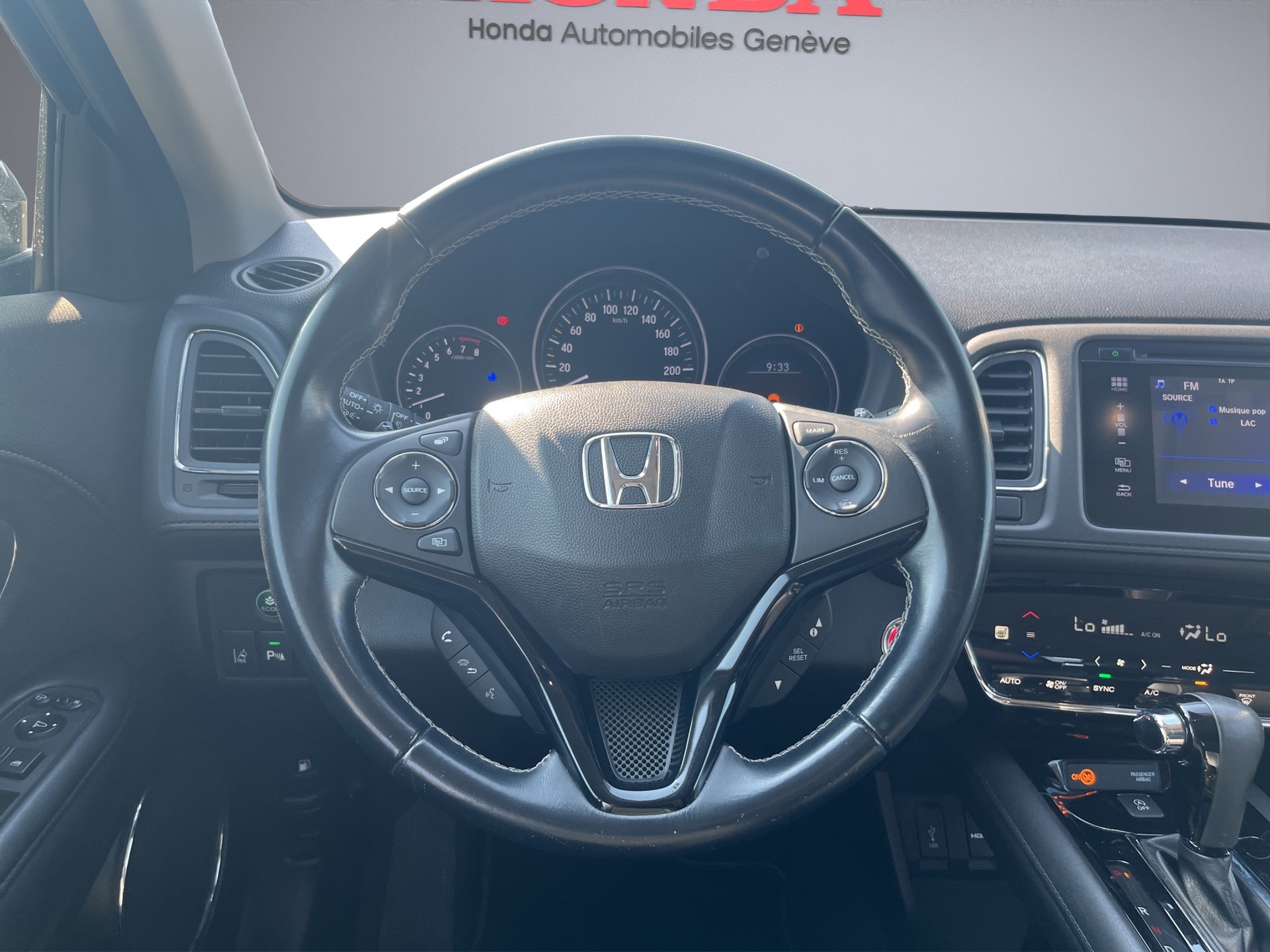 HONDA HR-V 1.5i-VTEC Executive-image-9