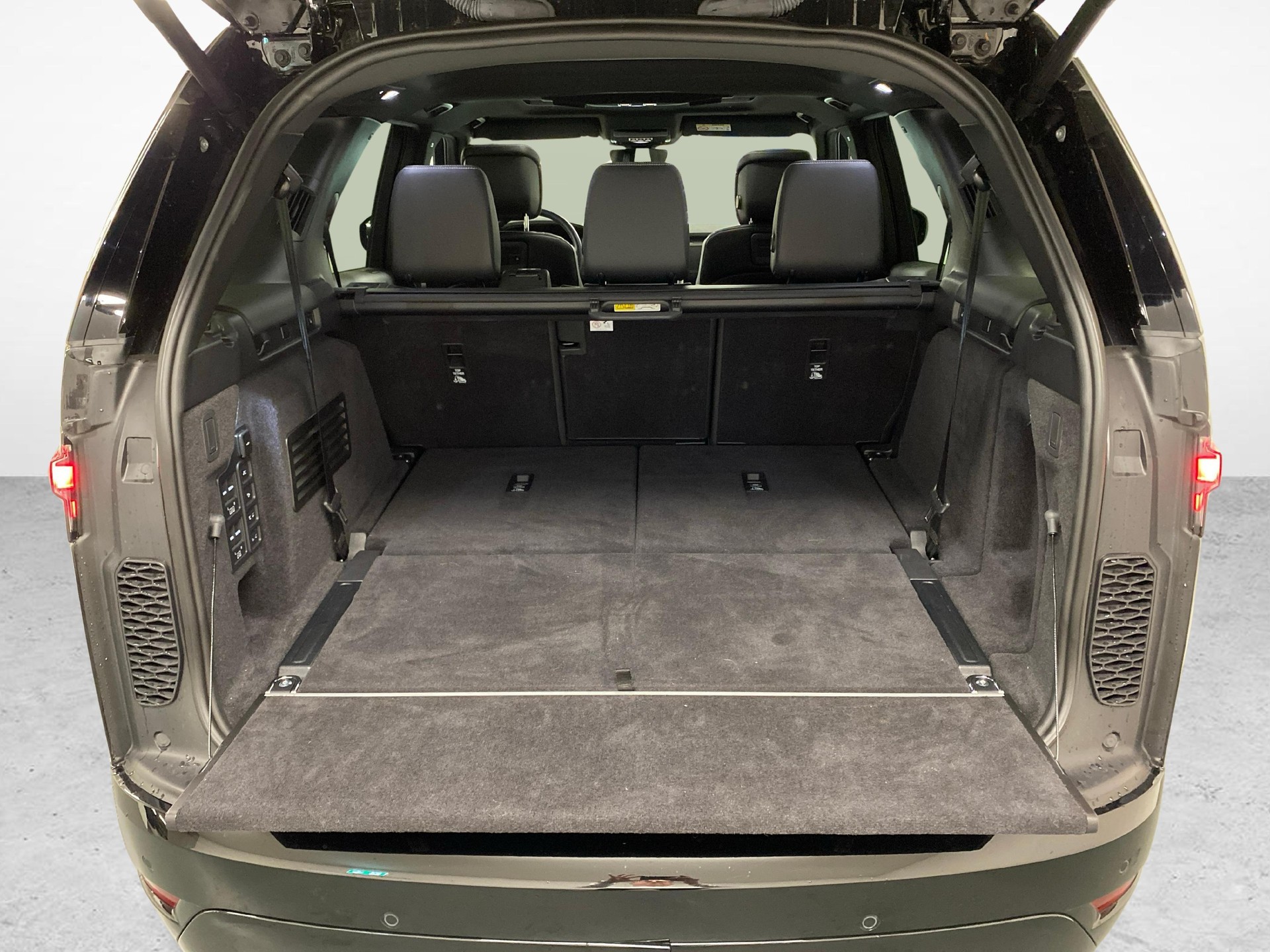 LAND ROVER Discovery 3.0 D I6 350 Dynamic HSE-image-15