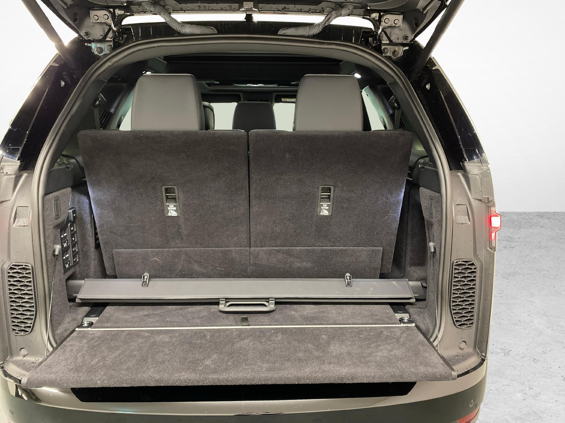 LAND ROVER Discovery 3.0 D I6 350 Dynamic HSE-image-14
