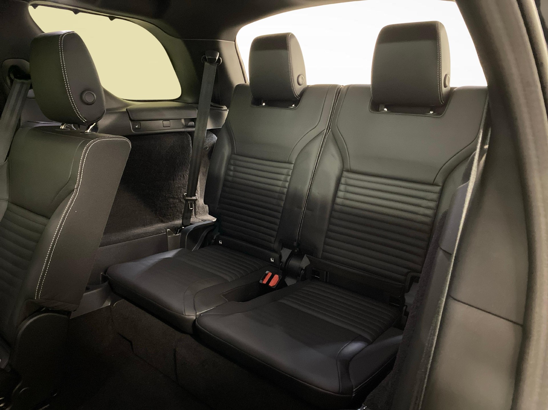 LAND ROVER Discovery 3.0 D I6 350 Dynamic HSE-image-12