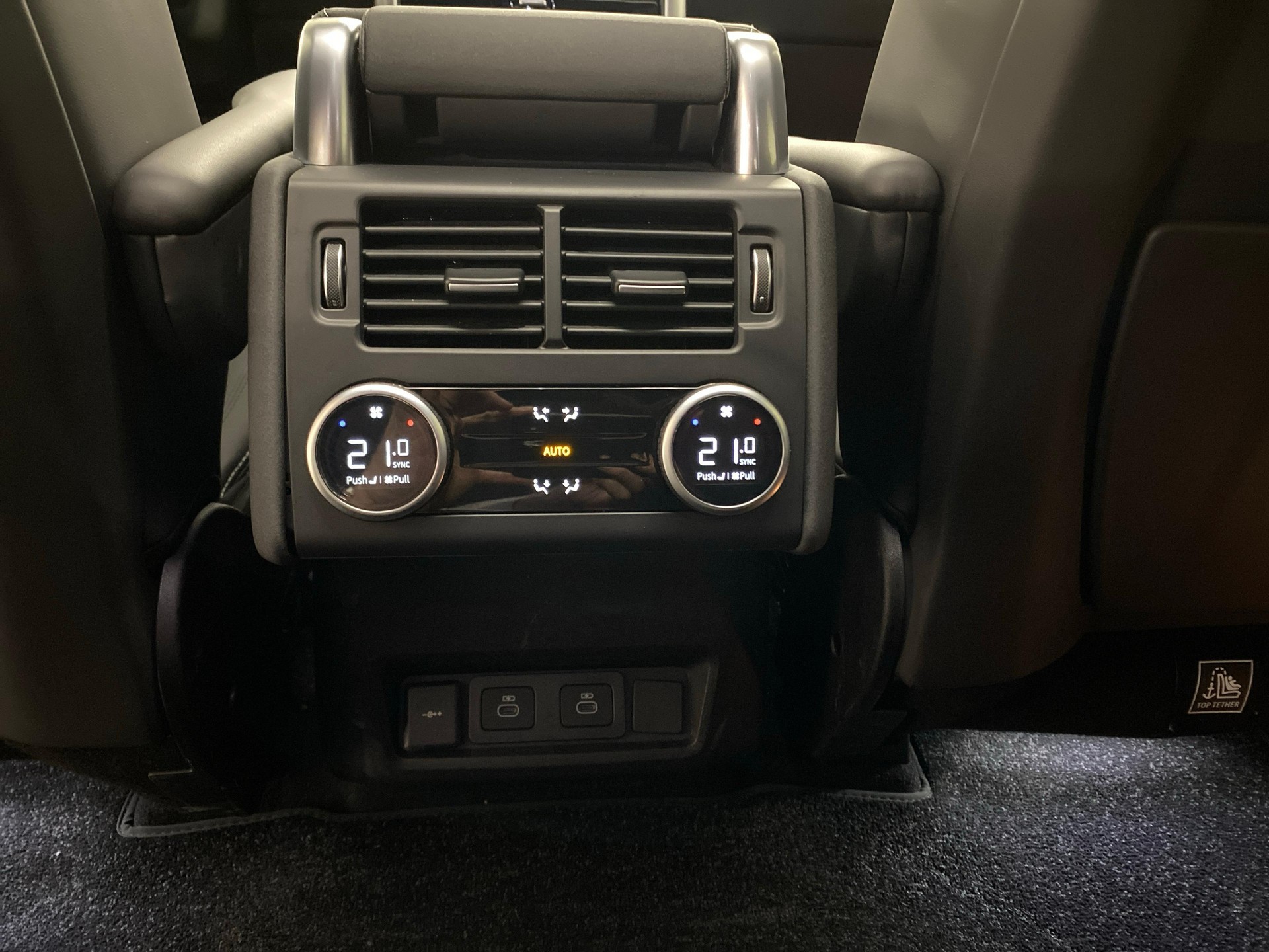LAND ROVER Discovery 3.0 D I6 350 Dynamic HSE-image-13