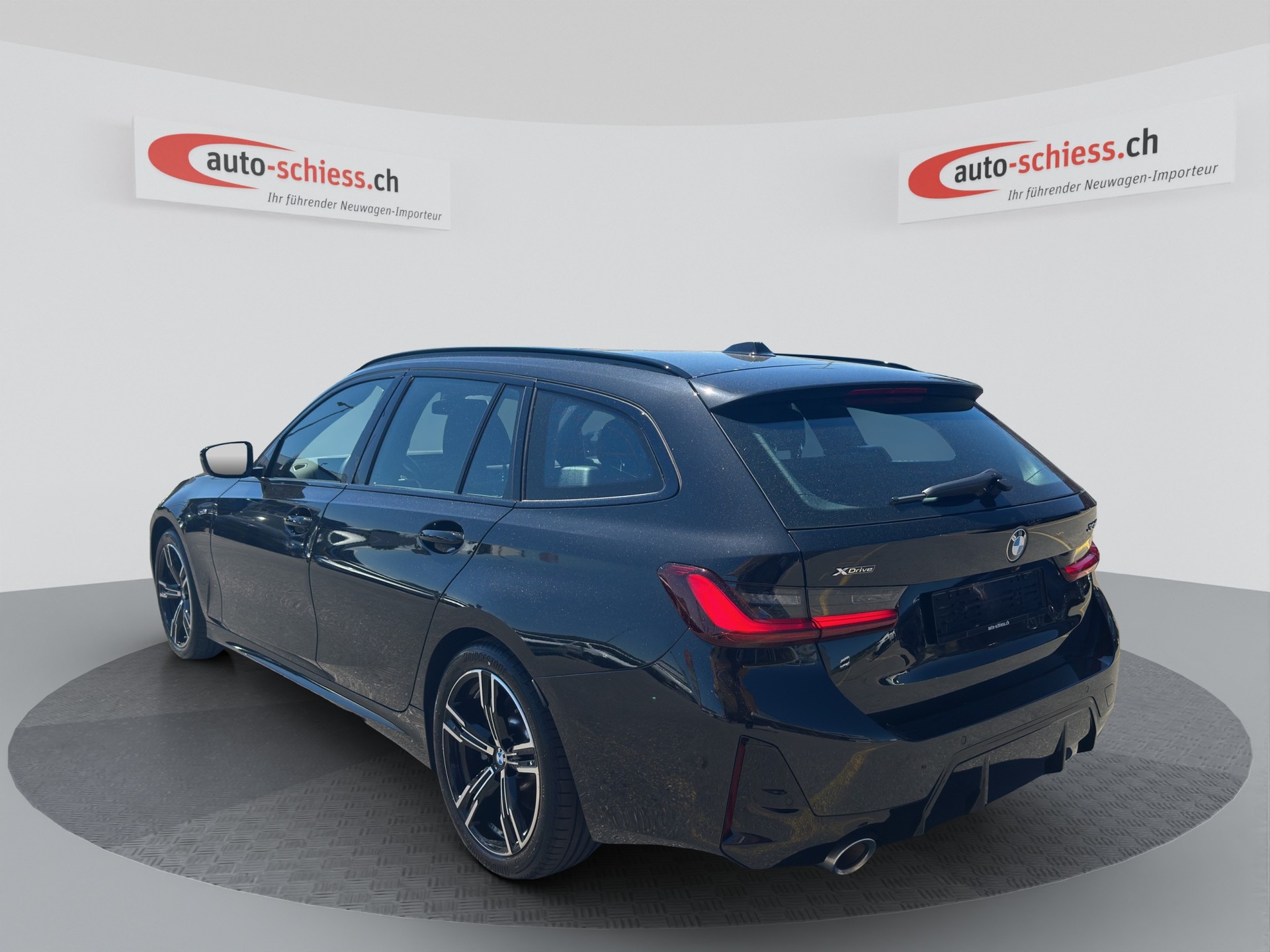 BMW 330I M Sport Schadow XDrive Touring-image-2