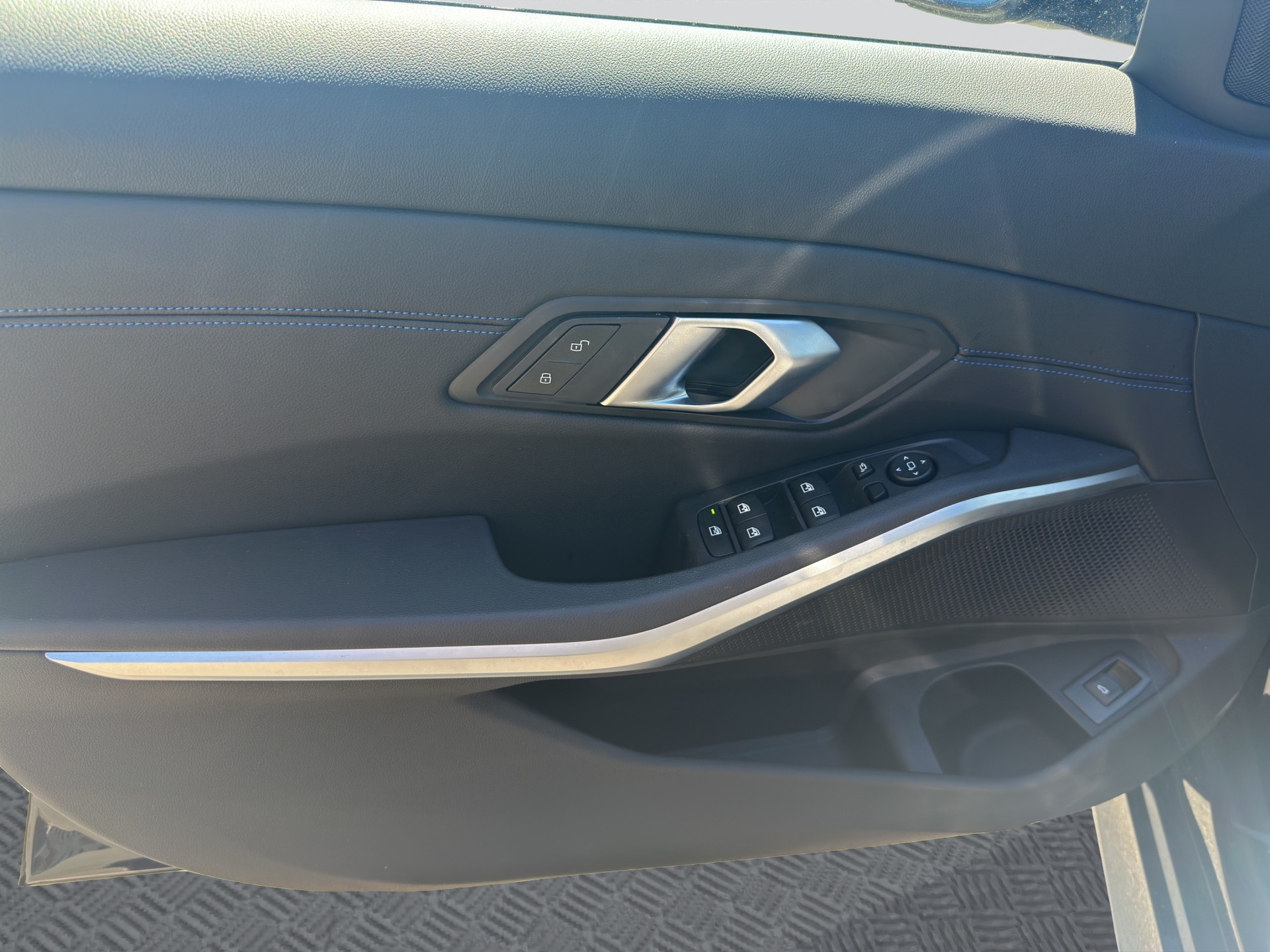 BMW 330I M Sport Schadow XDrive Touring-image-10