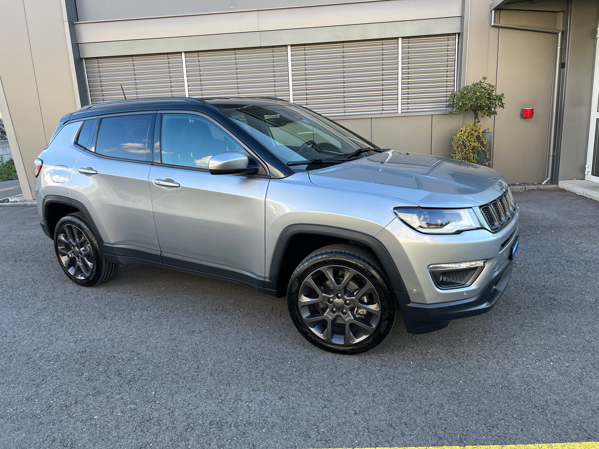 JEEP Compass 1.4 Turbo 4x4 Limited 9ATX PS 170 *Navigation*Leder*Rückfahrtkamera*Sitzbelüftung*frisch MFK *1 Jahr Garantie möglich*-image-0