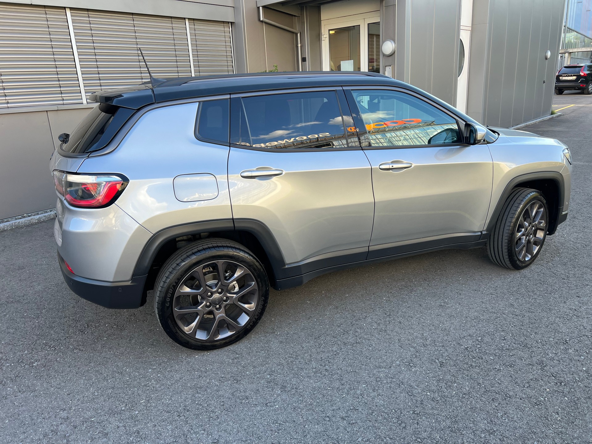 JEEP Compass 1.4 Turbo 4x4 Limited 9ATX PS 170 *Navigation*Leder*Rückfahrtkamera*Sitzbelüftung*frisch MFK *1 Jahr Garantie möglich*-image-2