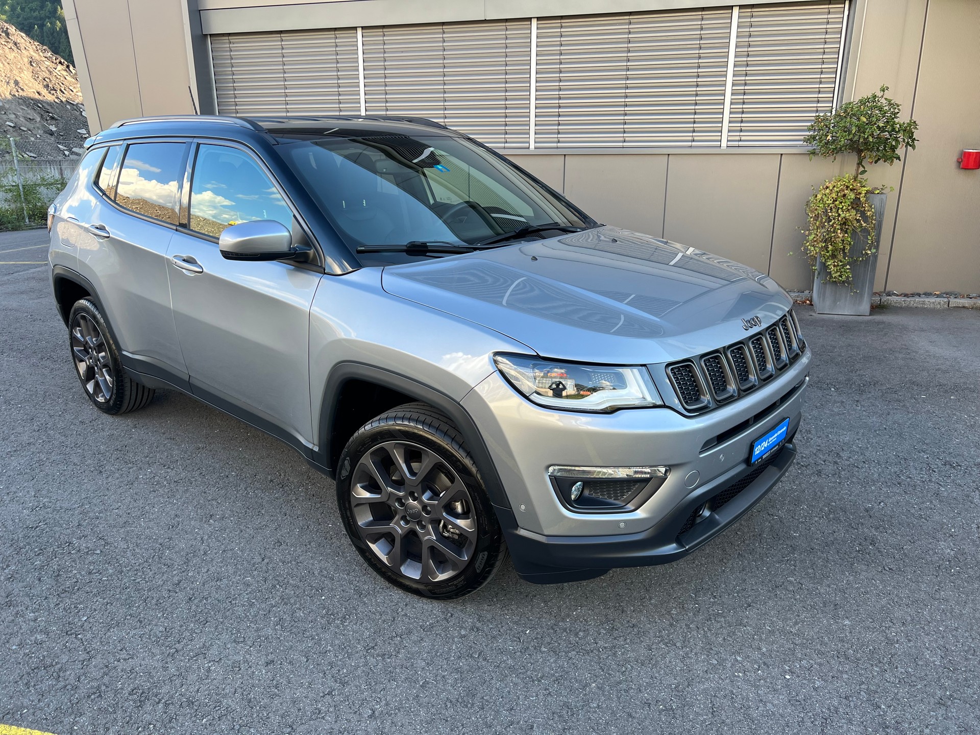 JEEP Compass 1.4 Turbo 4x4 Limited 9ATX PS 170 *Navigation*Leder*Rückfahrtkamera*Sitzbelüftung*frisch MFK *1 Jahr Garantie möglich*-image-1