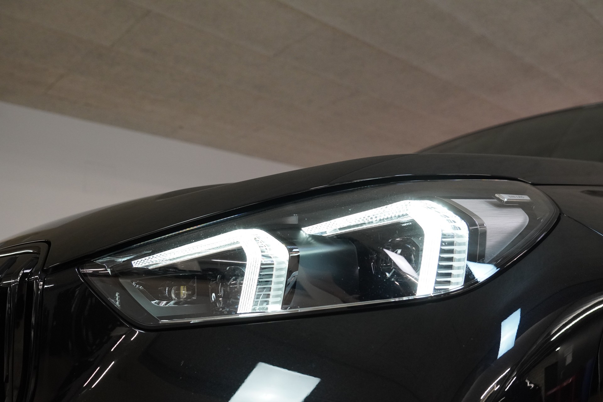 BMW X1 xDrive 23d 48V M Sport-image-8