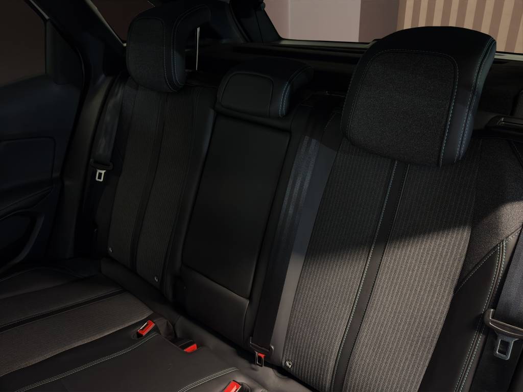 PEUGEOT 3008 225e Hybrid2 Allure Pack EAT8-image-13