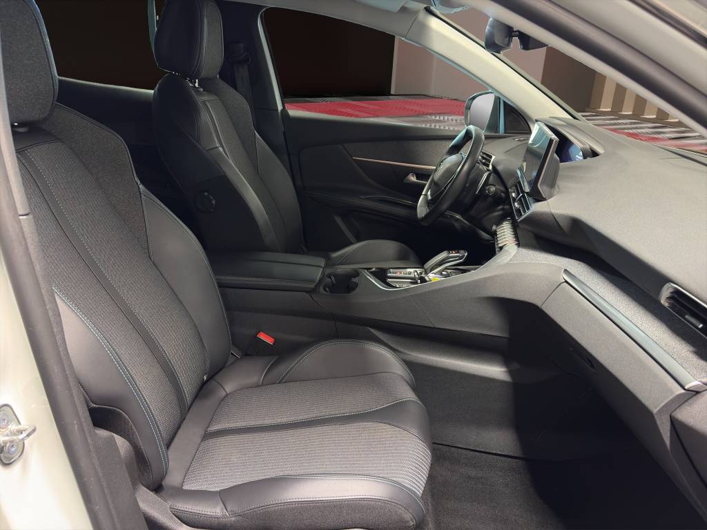 PEUGEOT 3008 225e Hybrid2 Allure Pack EAT8-image-7